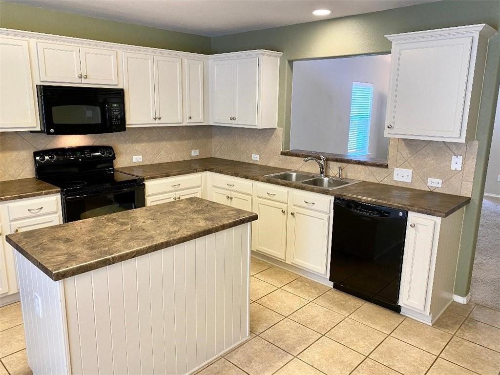 606 Alamo Plaza DR
