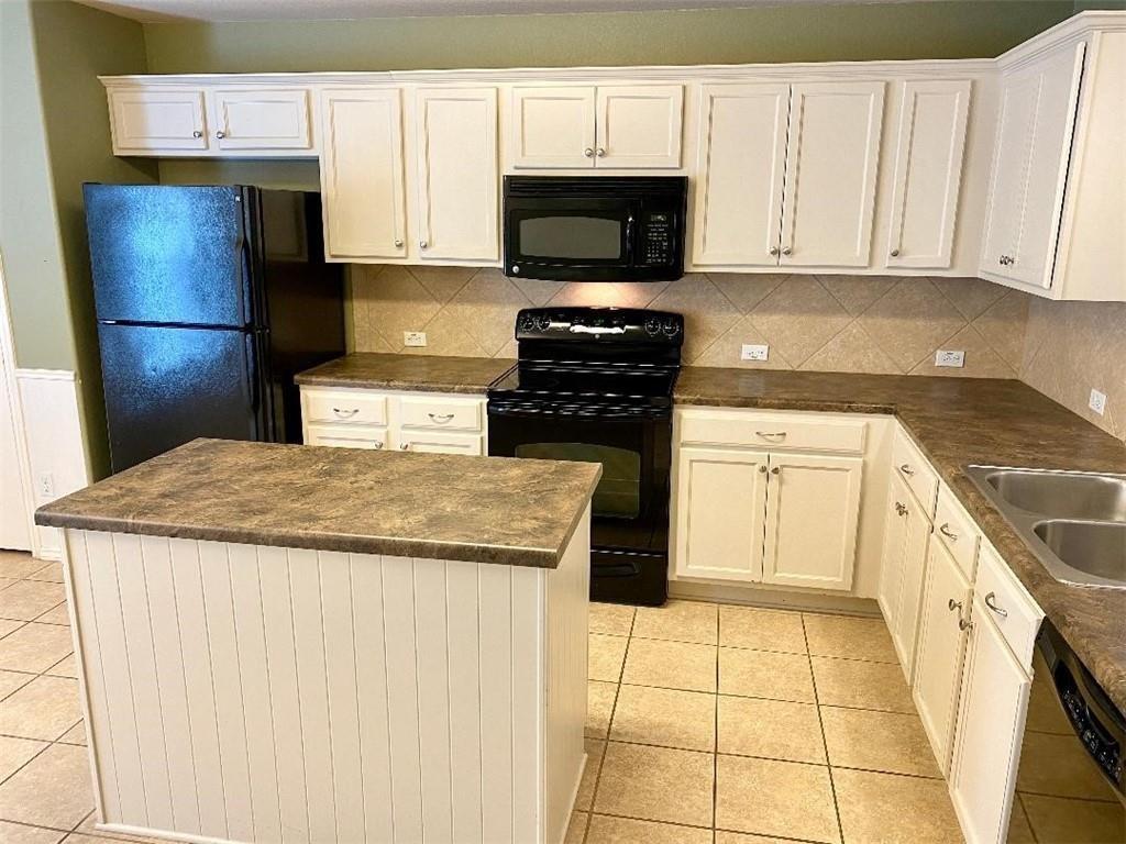 606 Alamo Plaza DR