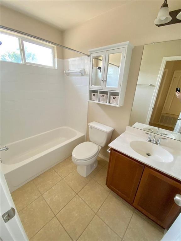 606 Alamo Plaza DR