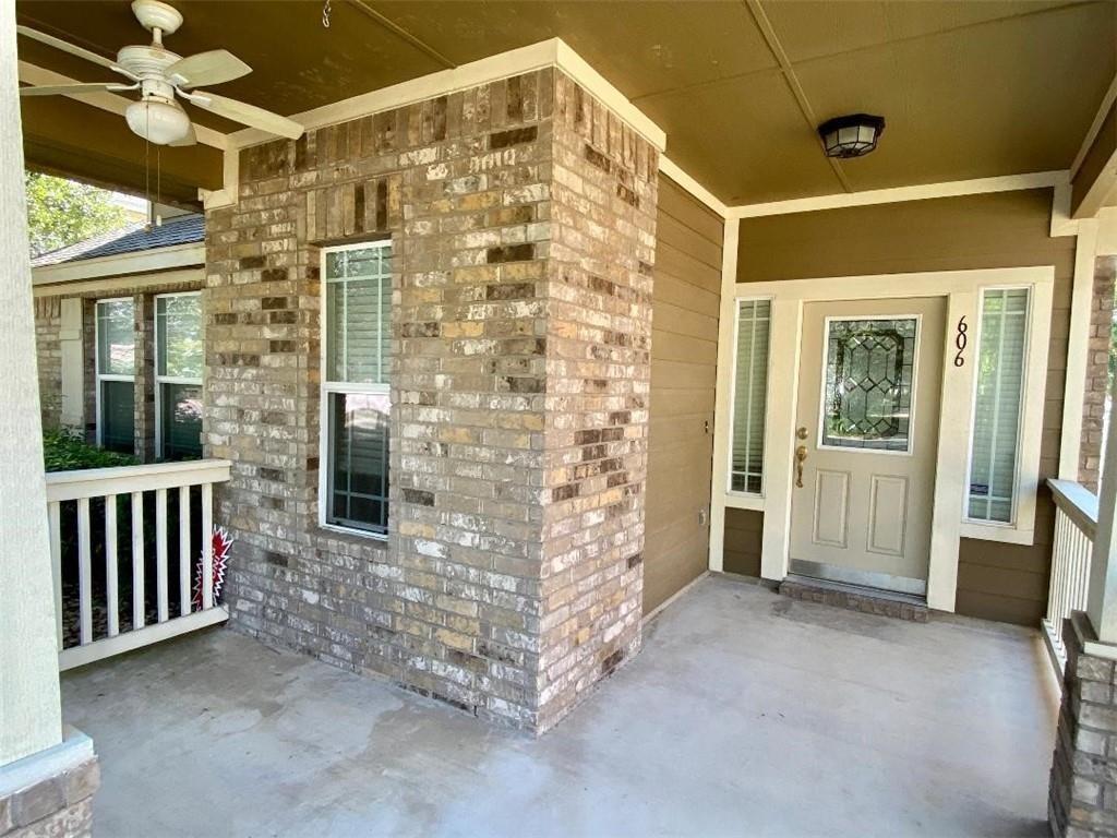 606 Alamo Plaza DR