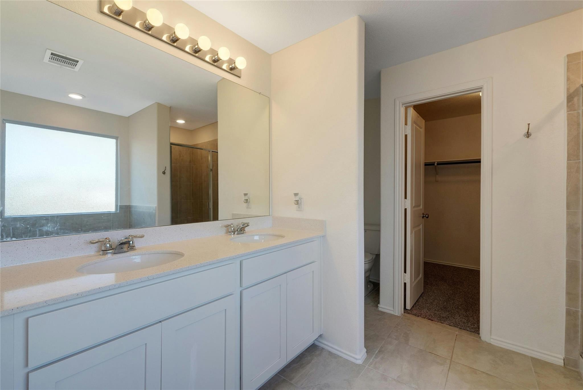 424 Red Buckeye LOOP