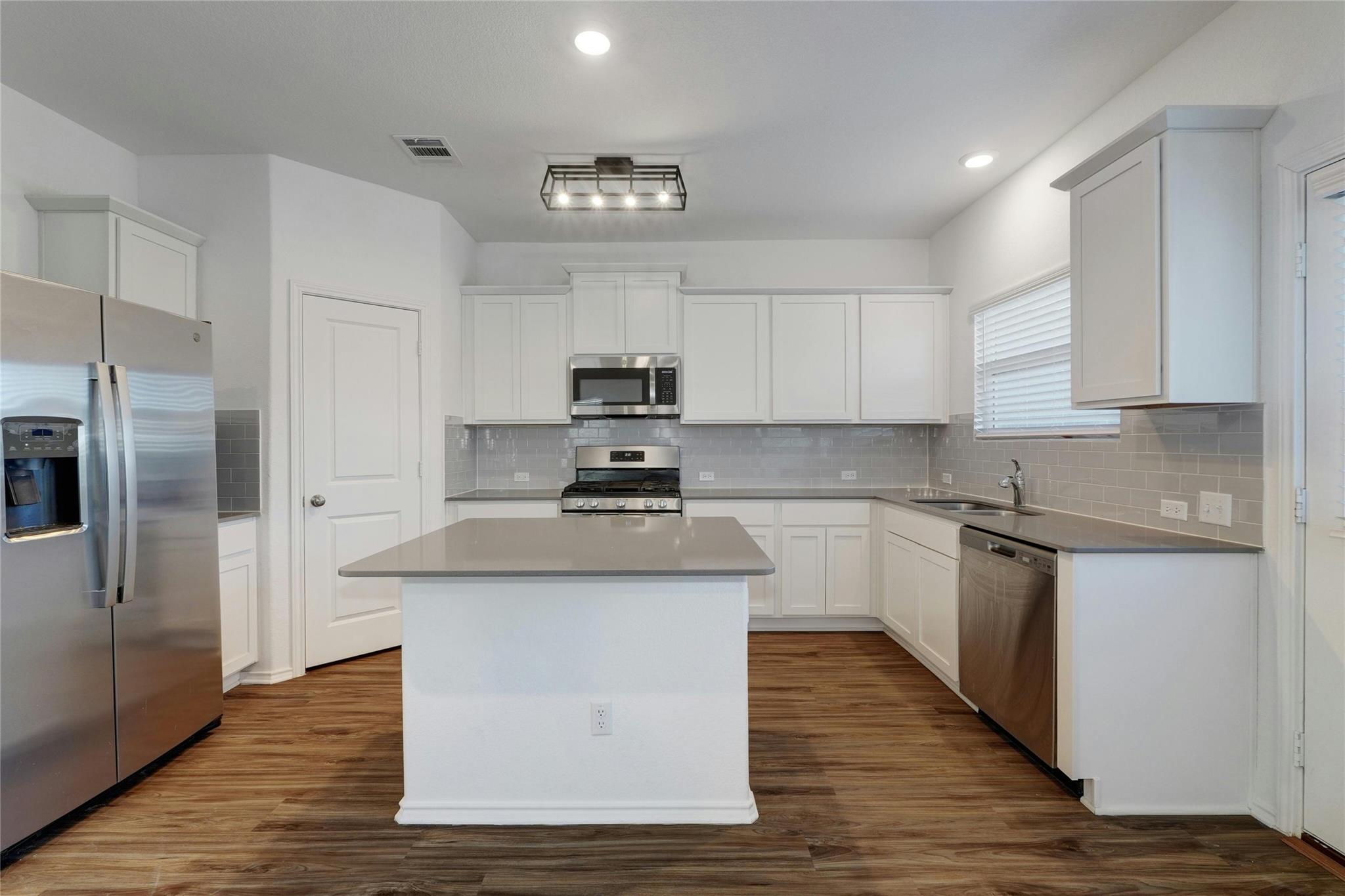 424 Red Buckeye LOOP