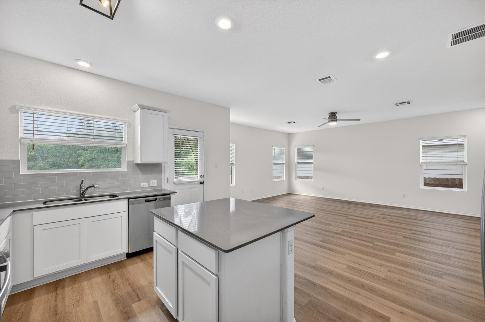 424 Red Buckeye LOOP