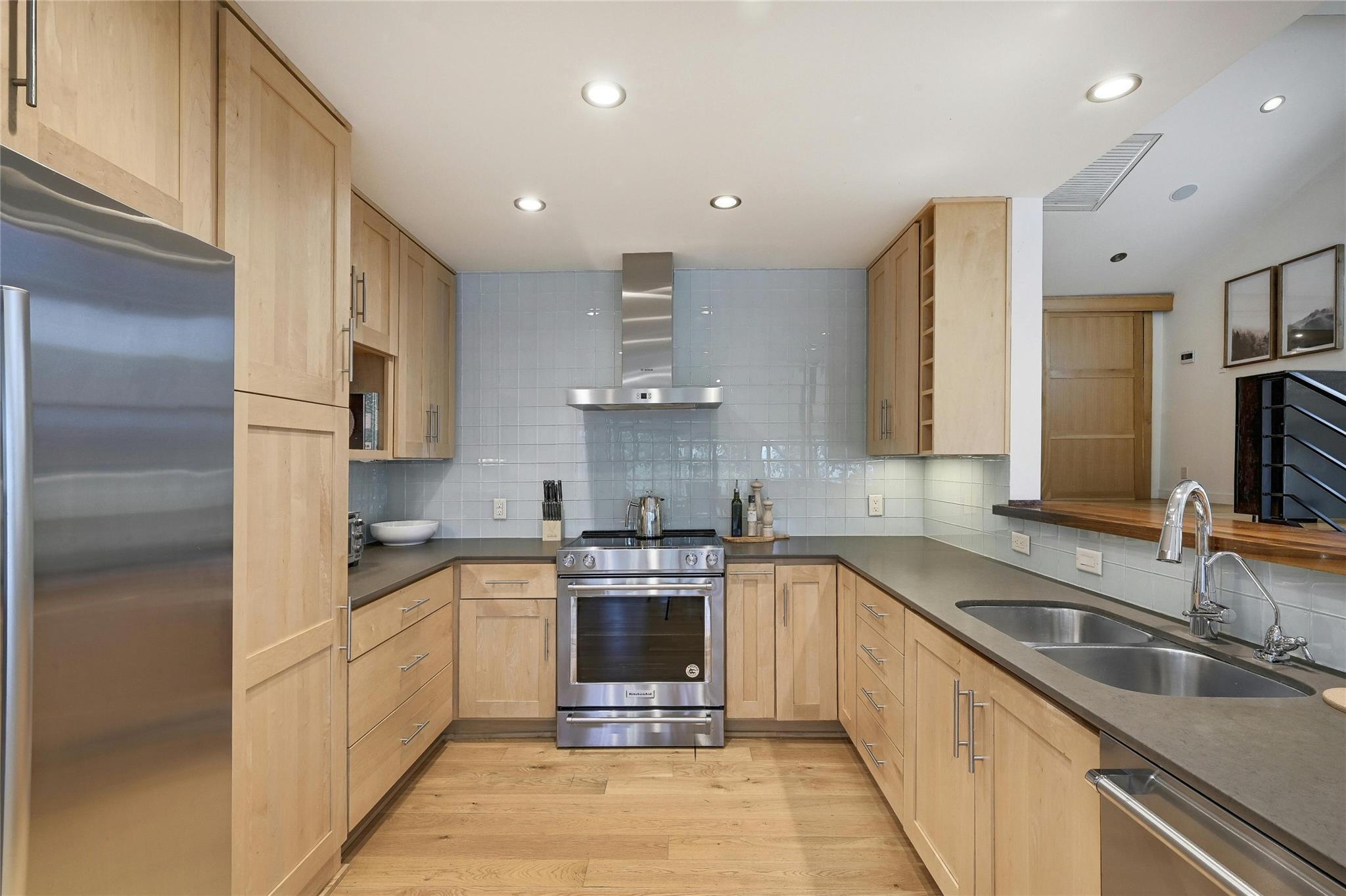 1821 Westlake DR # 103