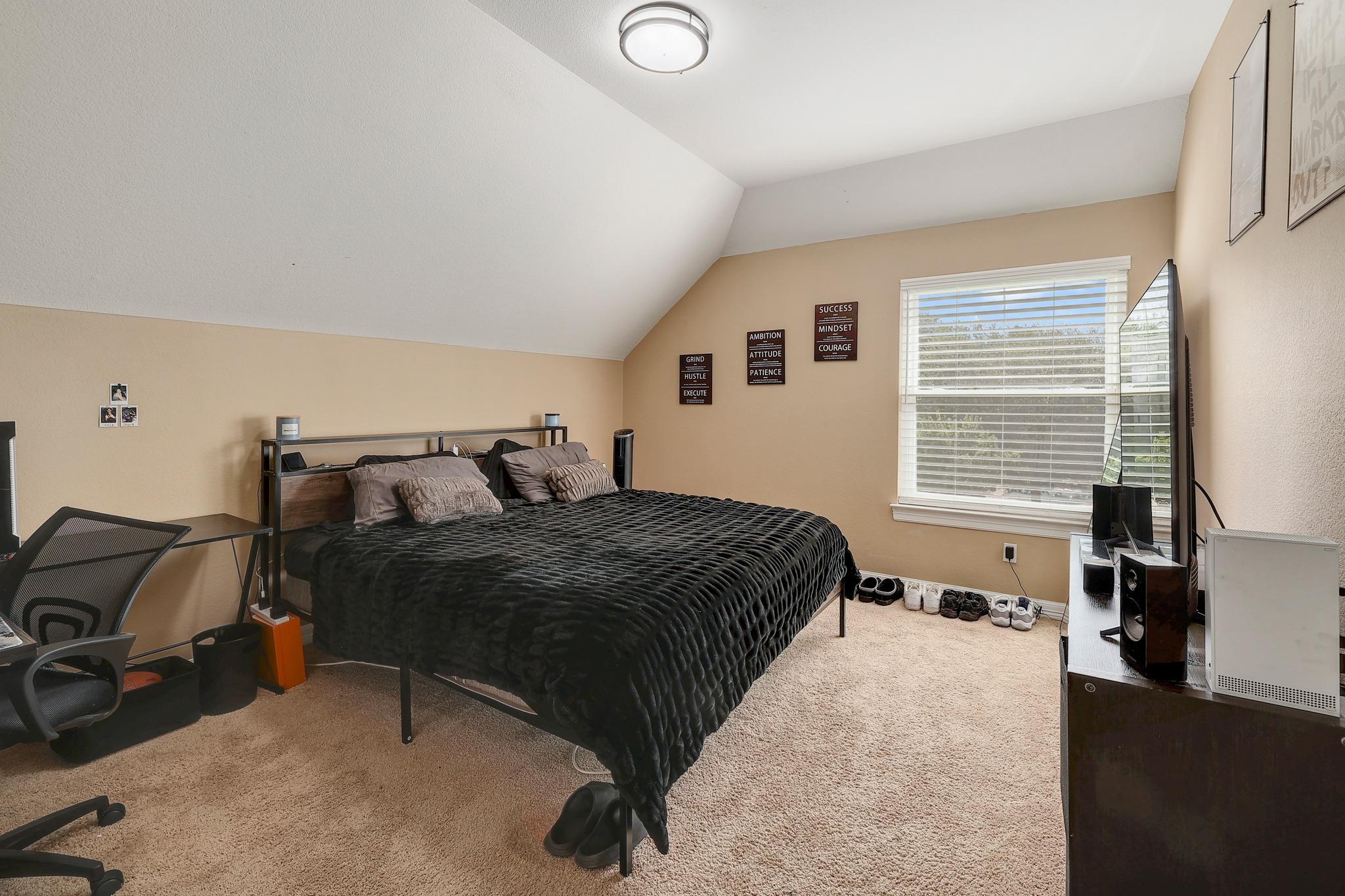 2129 Clear Lake PL