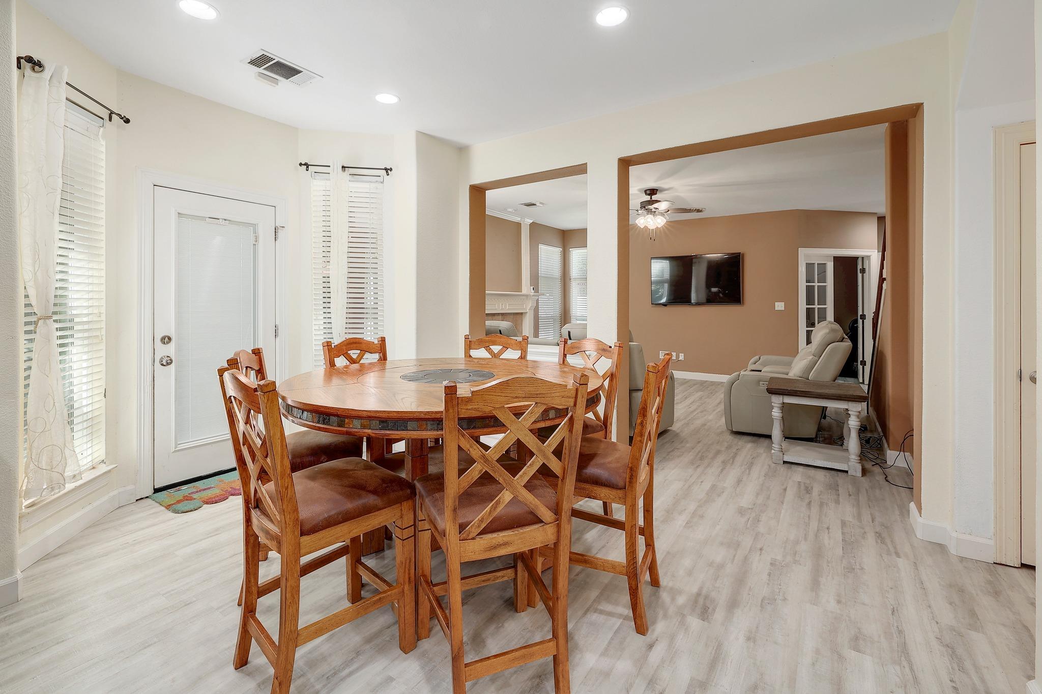 2129 Clear Lake PL