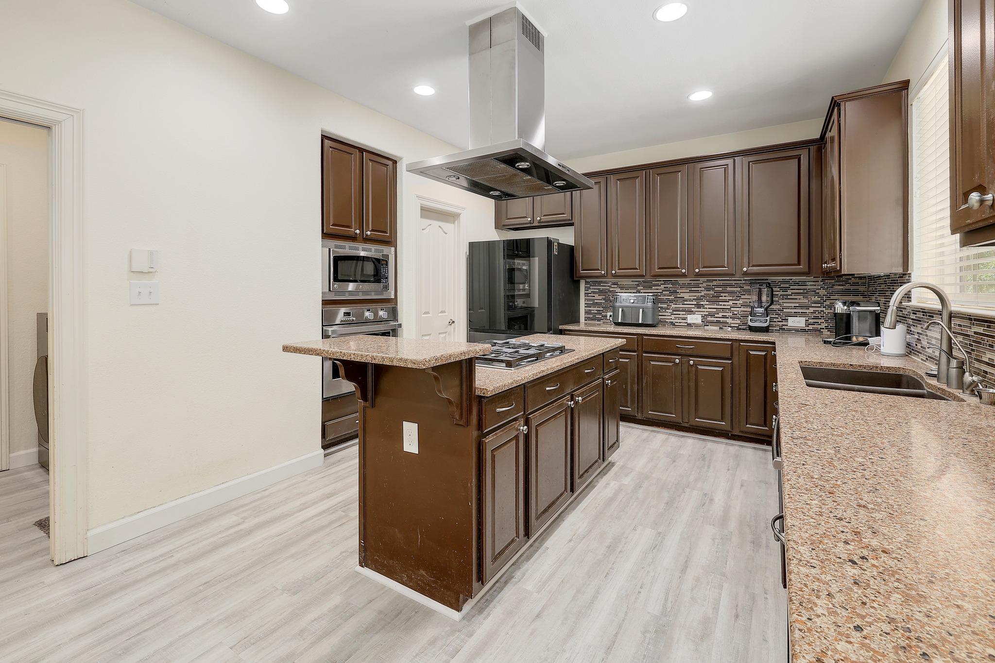 2129 Clear Lake PL