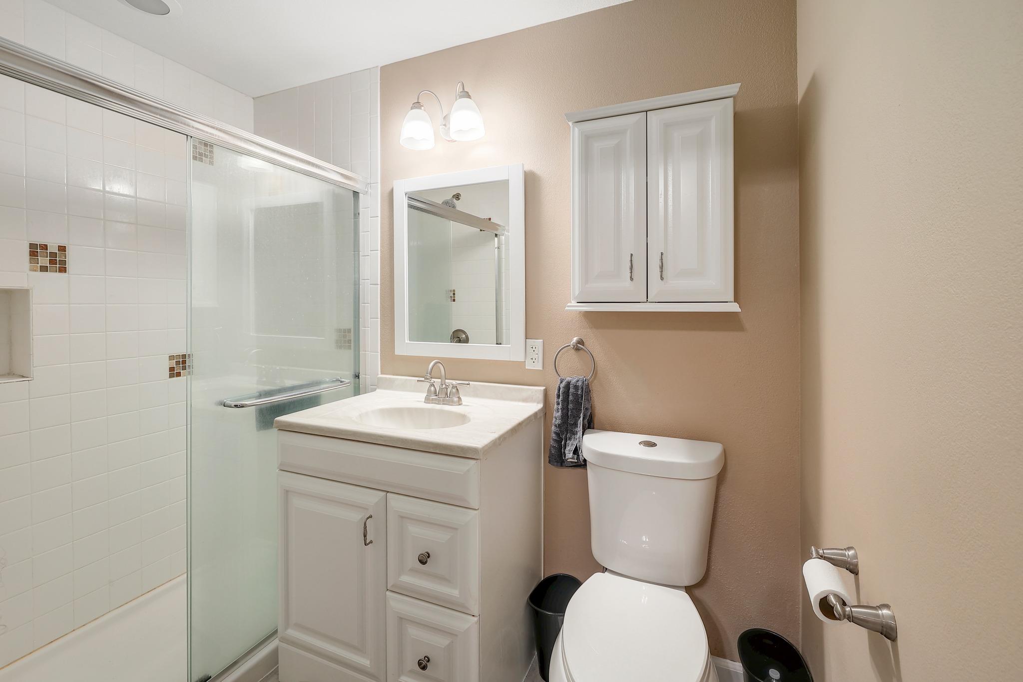 2129 Clear Lake PL