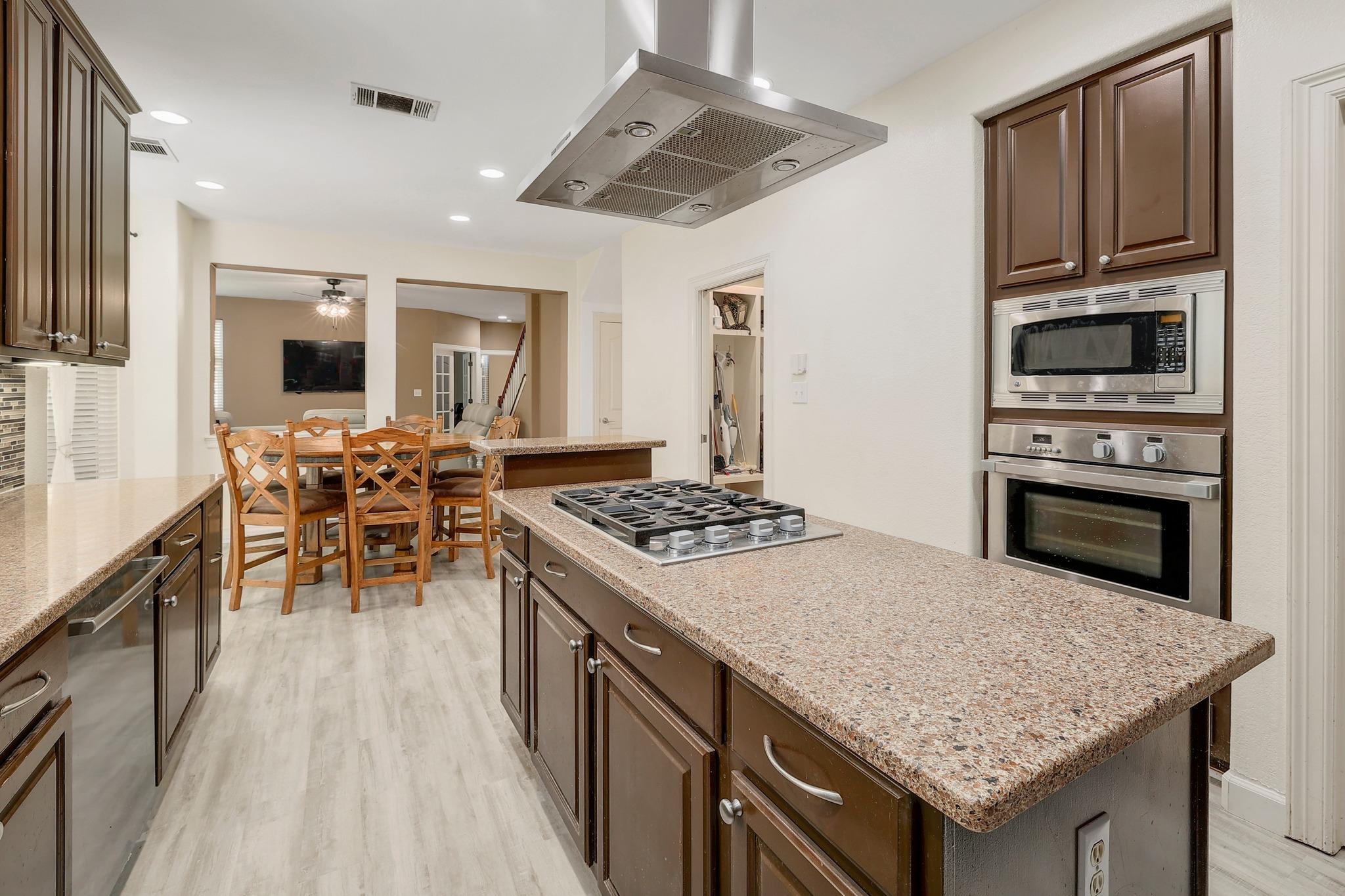 2129 Clear Lake PL