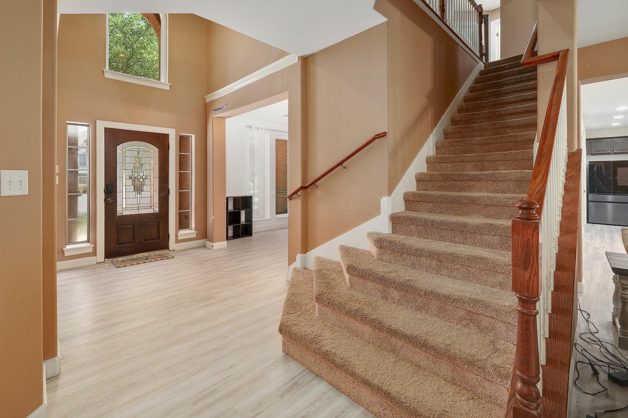 2129 Clear Lake PL