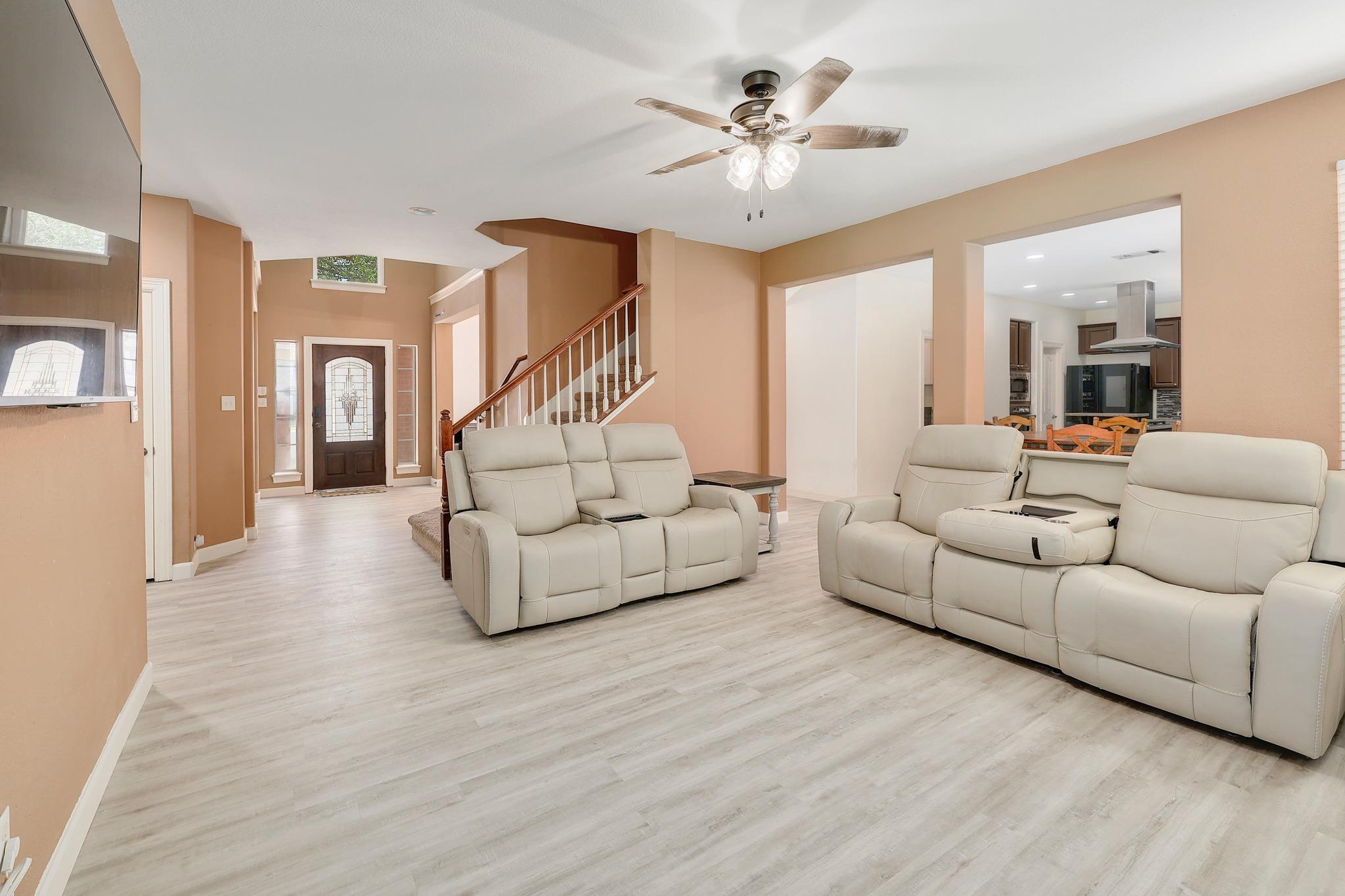 2129 Clear Lake PL