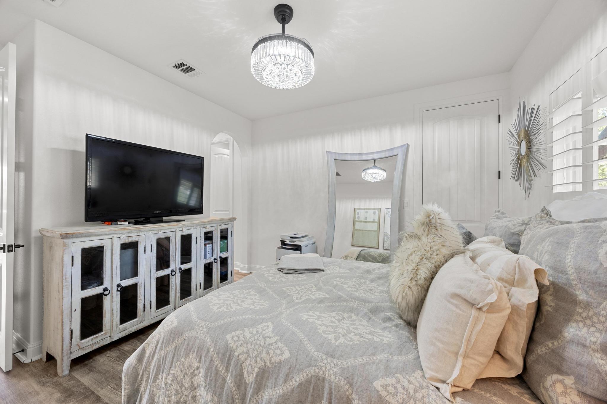 9008 Hobby LN