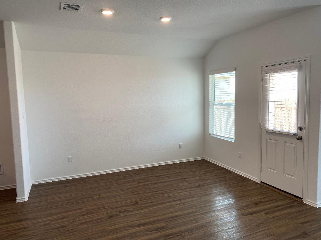 221 Chickasaw LN