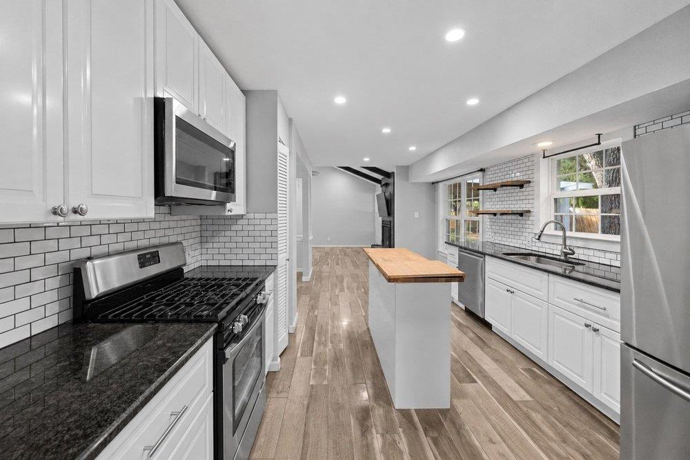 3100 Lynridge DR