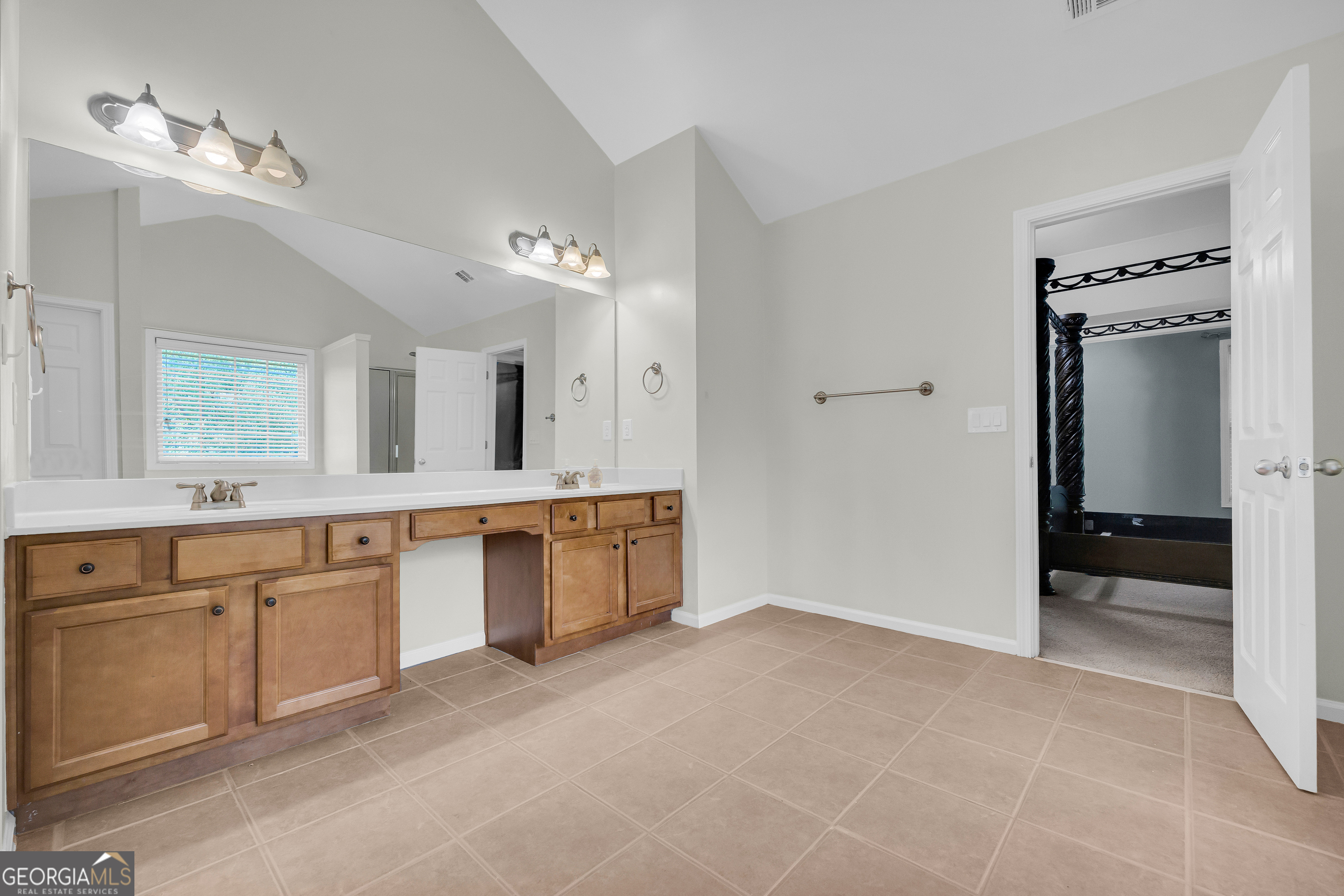 1729 Lakeland Lane