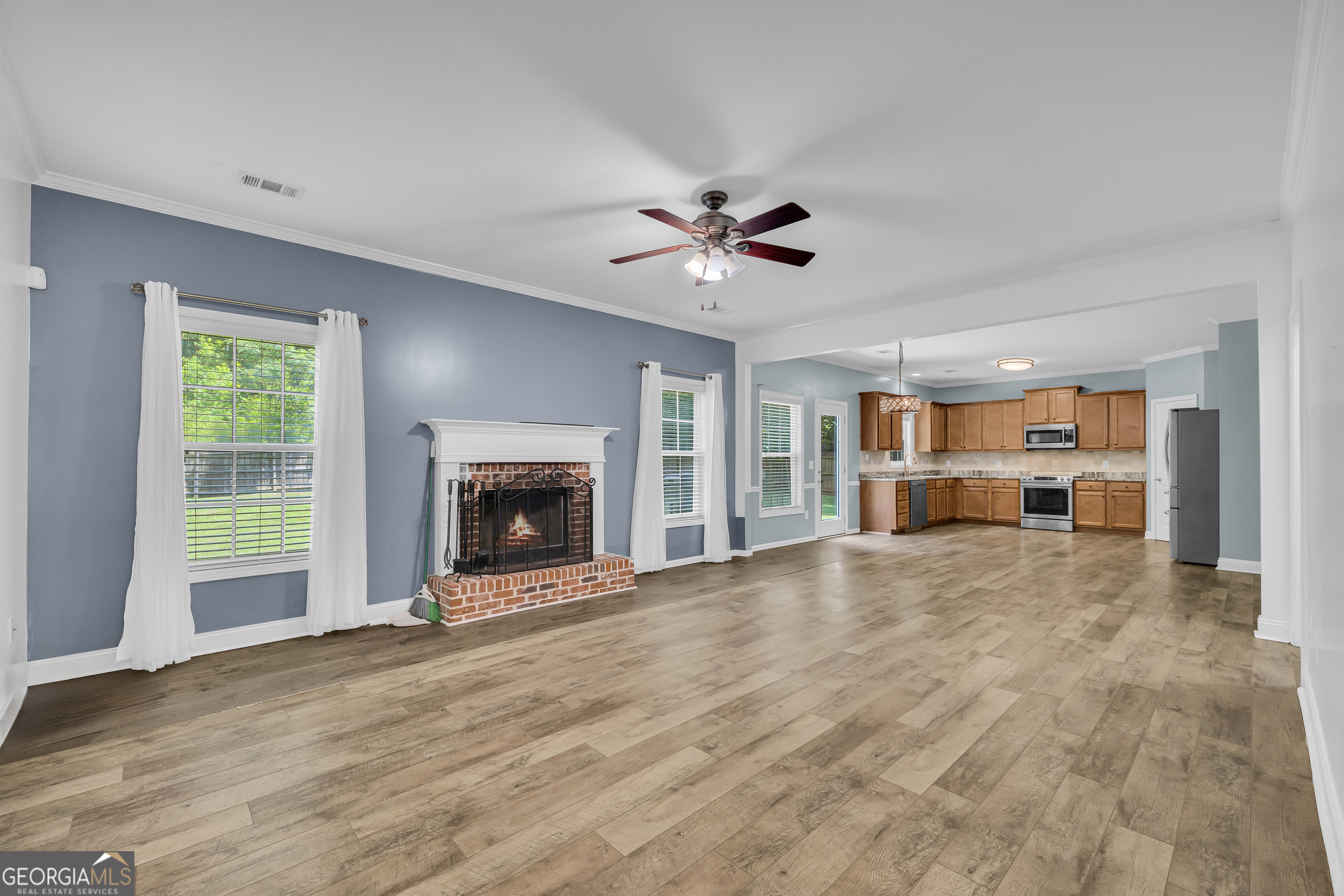1729 Lakeland Lane