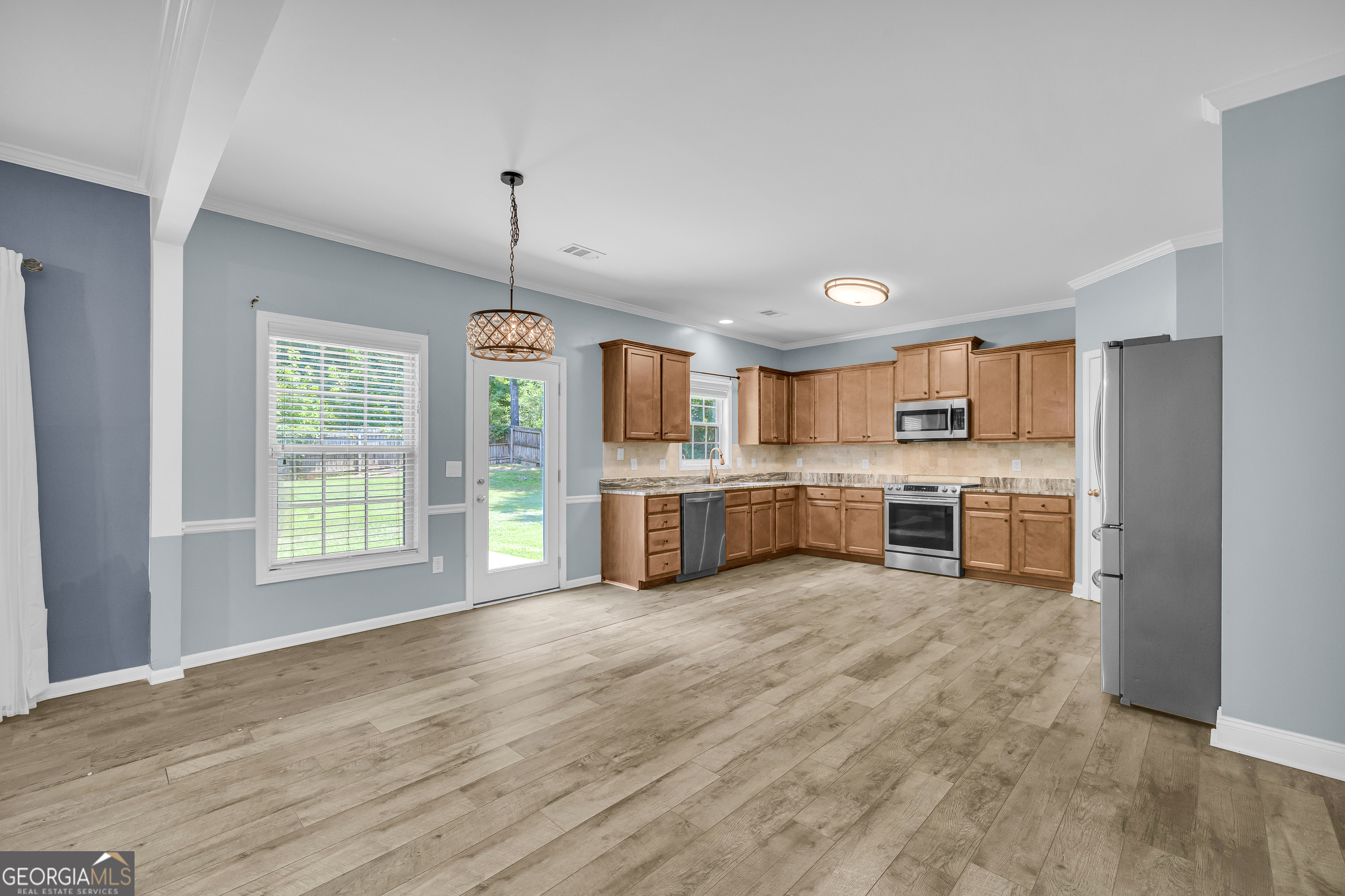 1729 Lakeland Lane