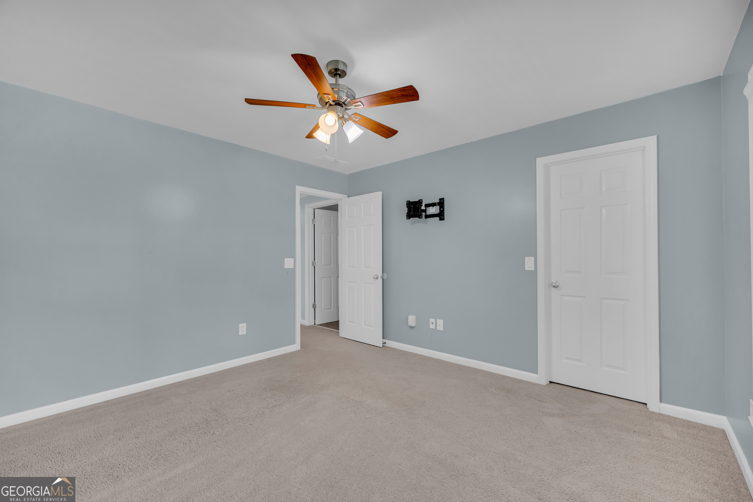 1729 Lakeland Lane