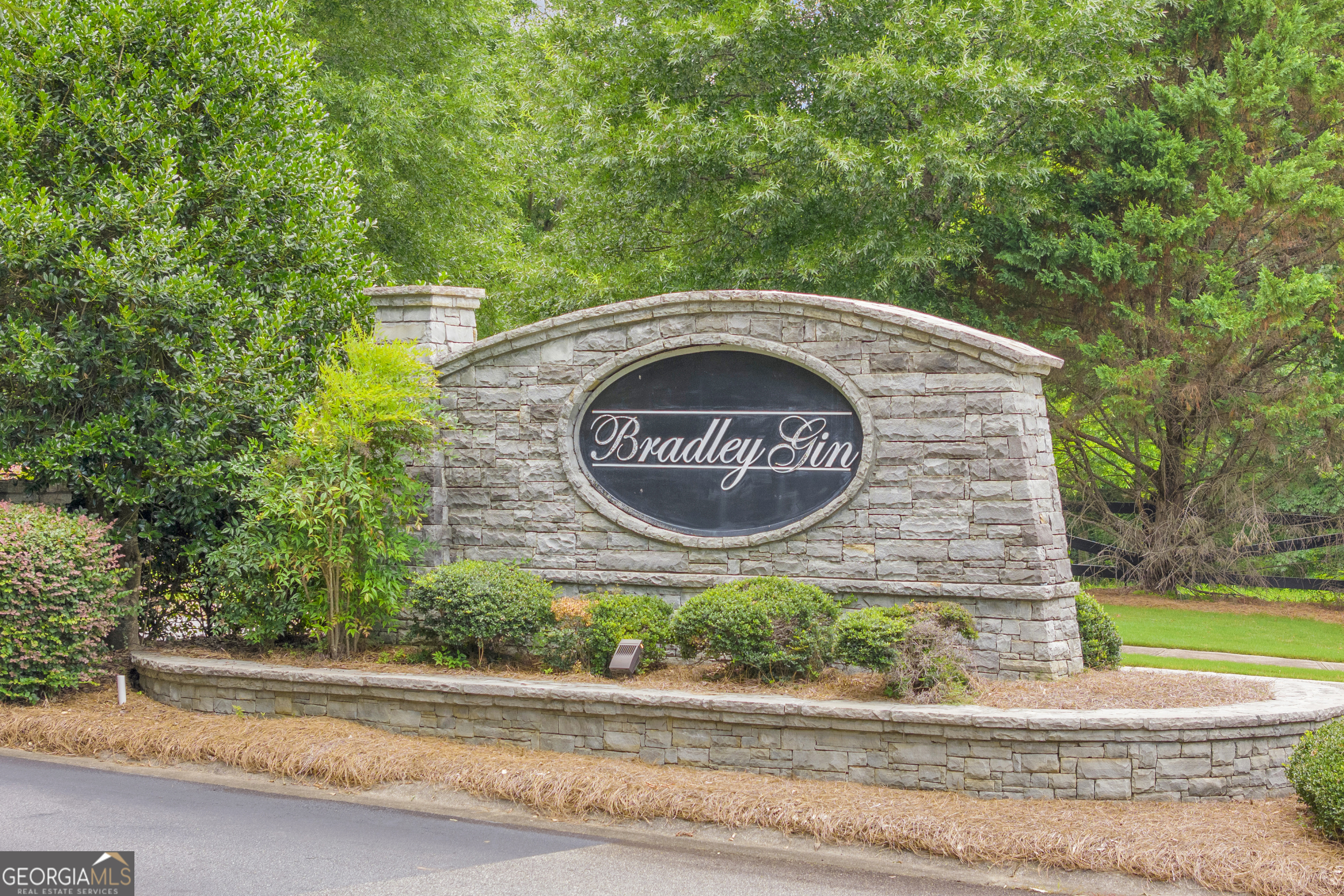 1729 Lakeland Lane