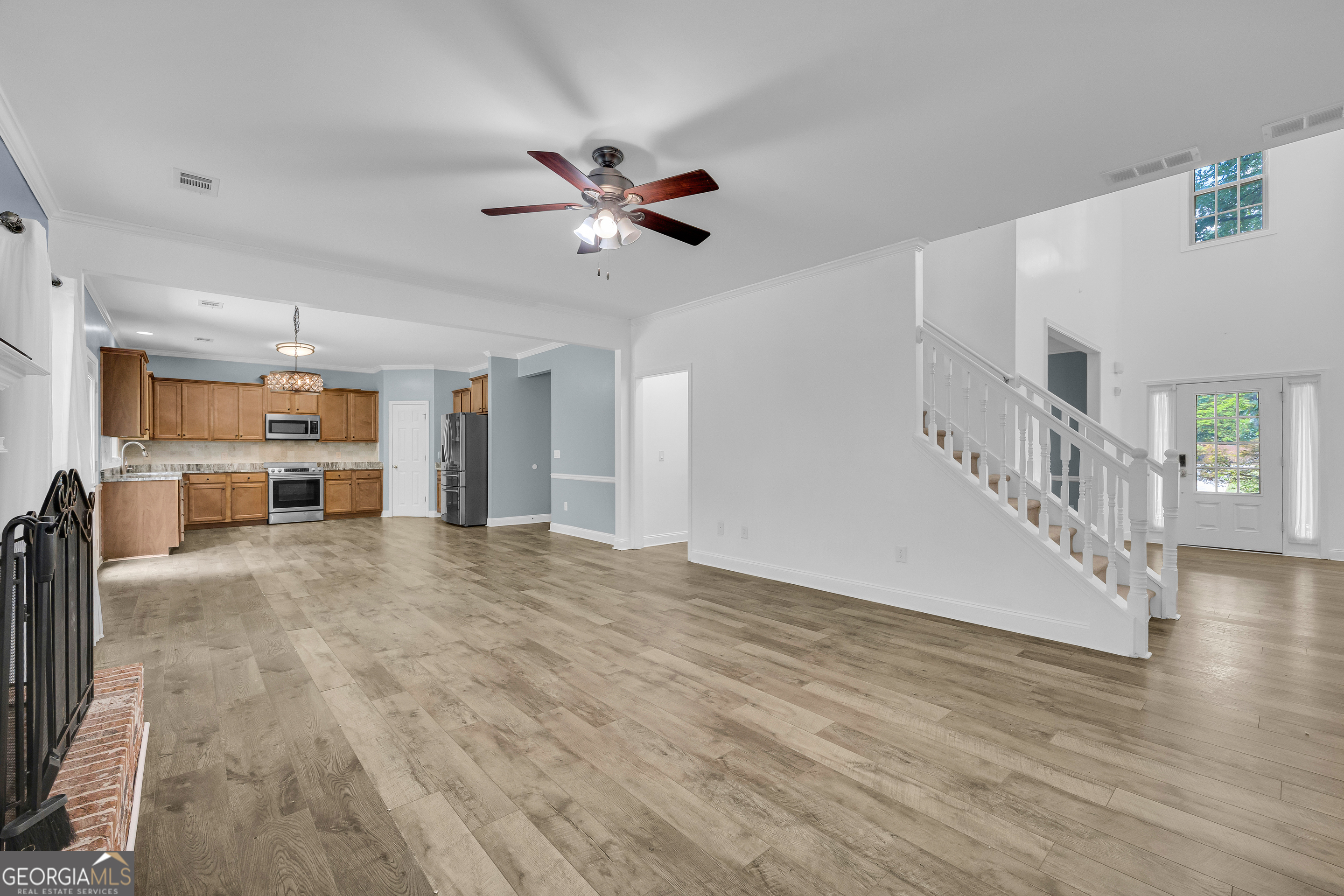 1729 Lakeland Lane