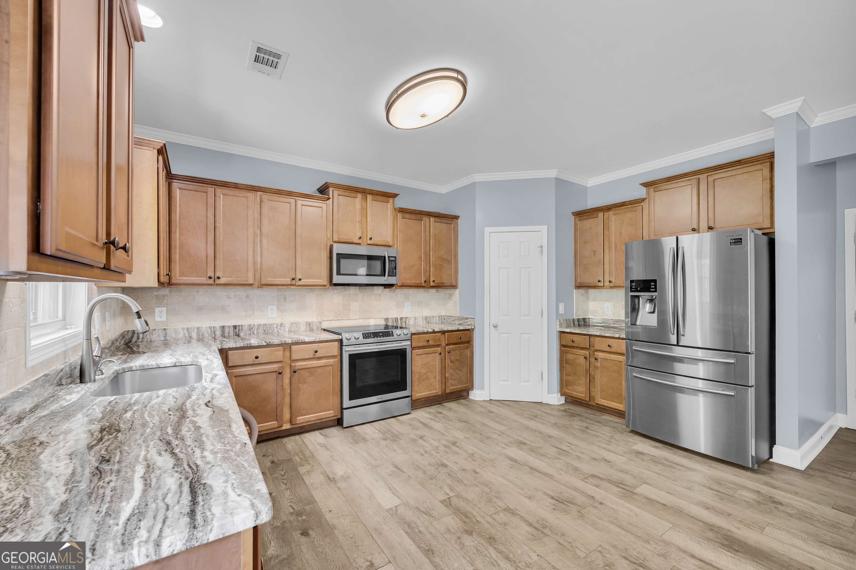 1729 Lakeland Lane
