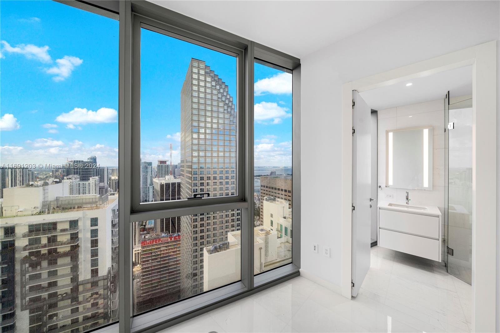 300 Biscayne Blvd Way Unit: 4802 DUPLEX