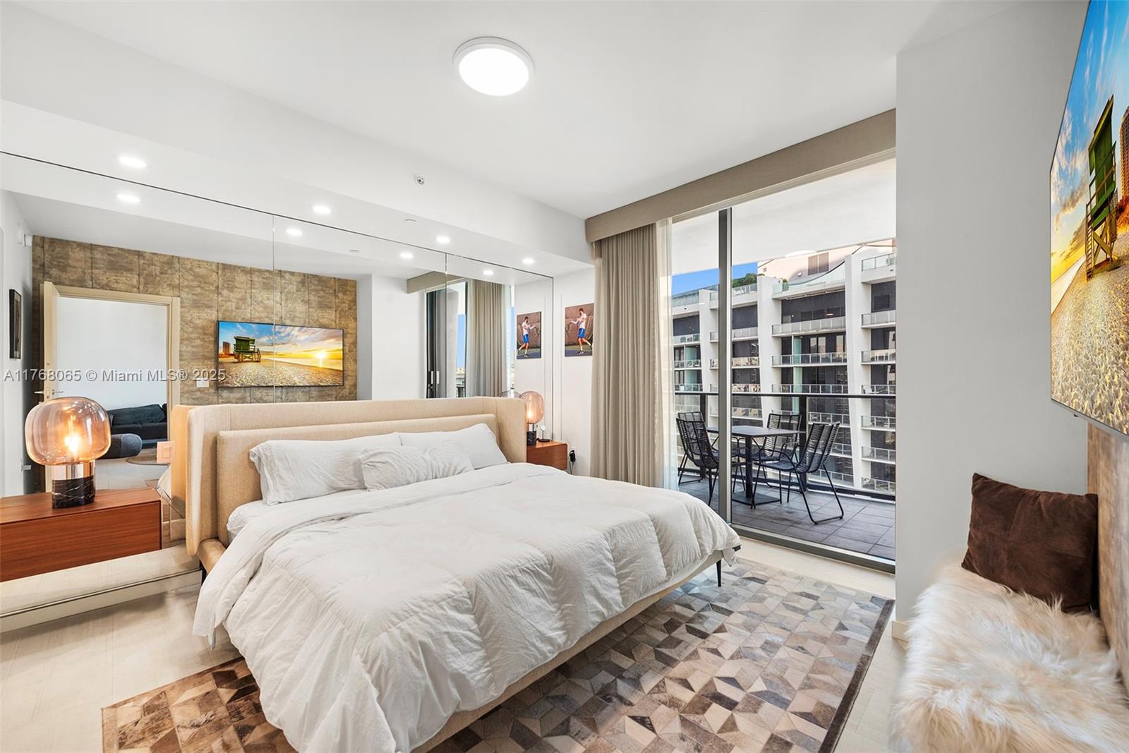 1000 Brickell Plz # 4705