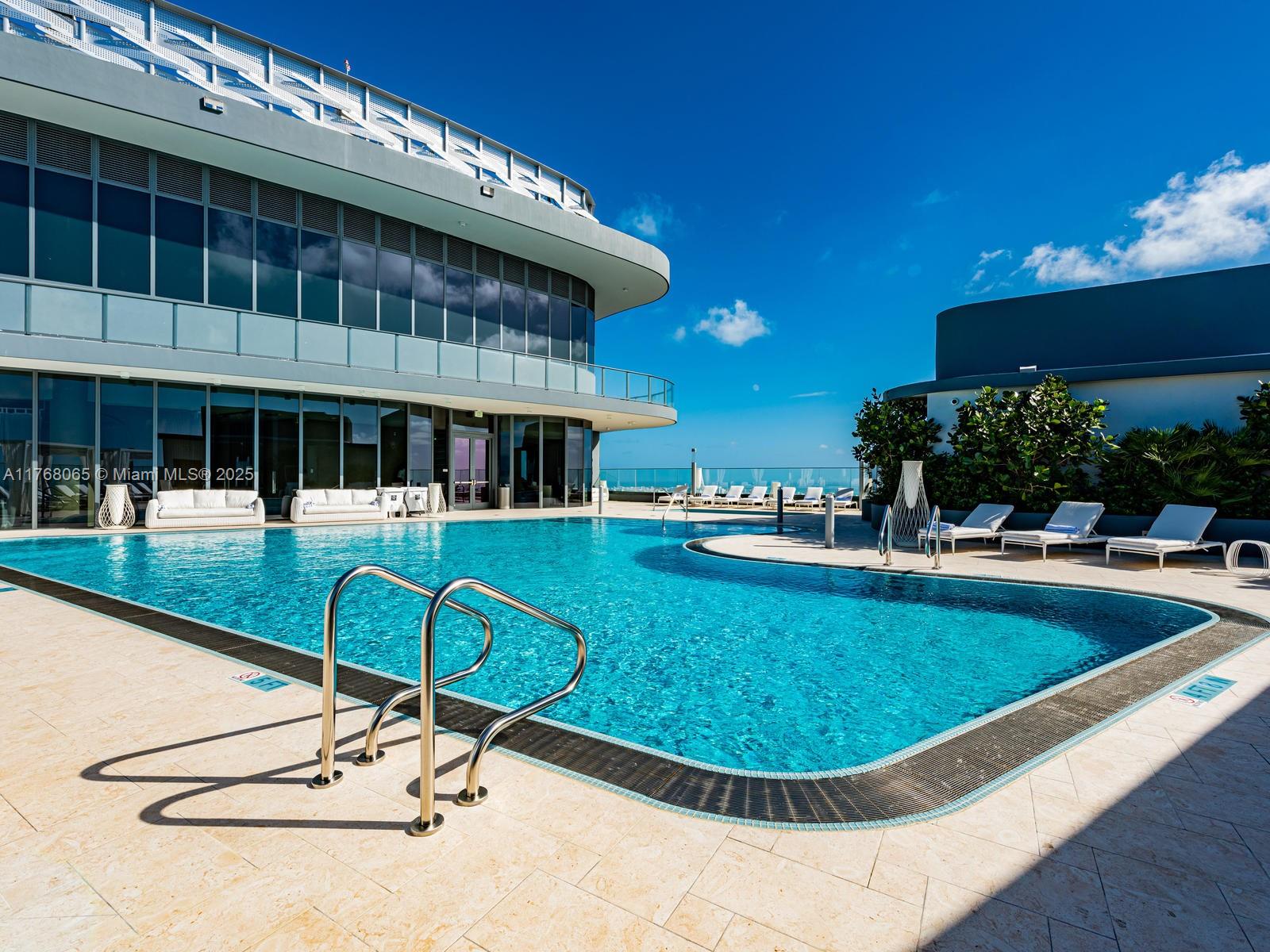 1000 Brickell Plz # 4705