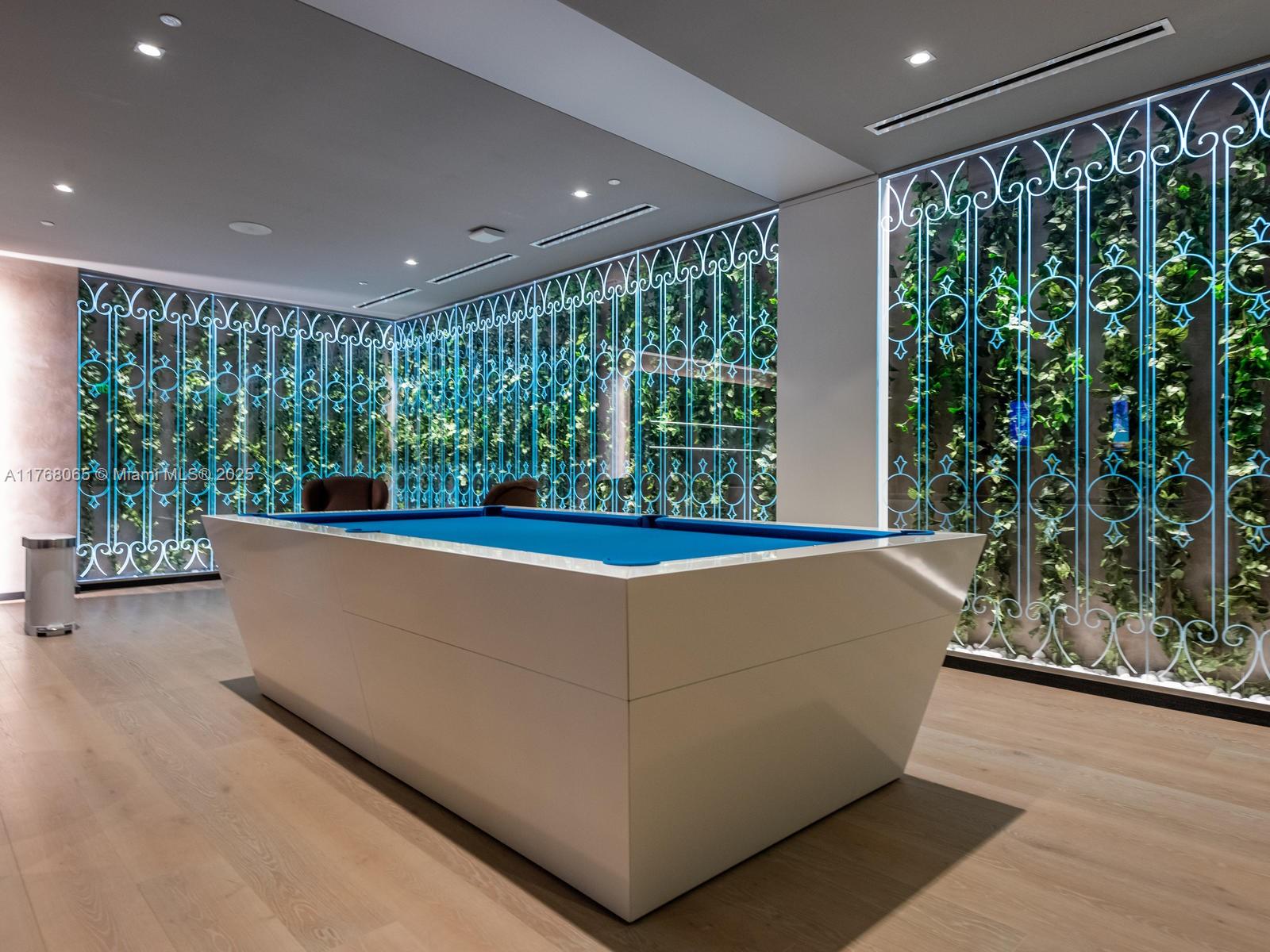 1000 Brickell Plz # 4705