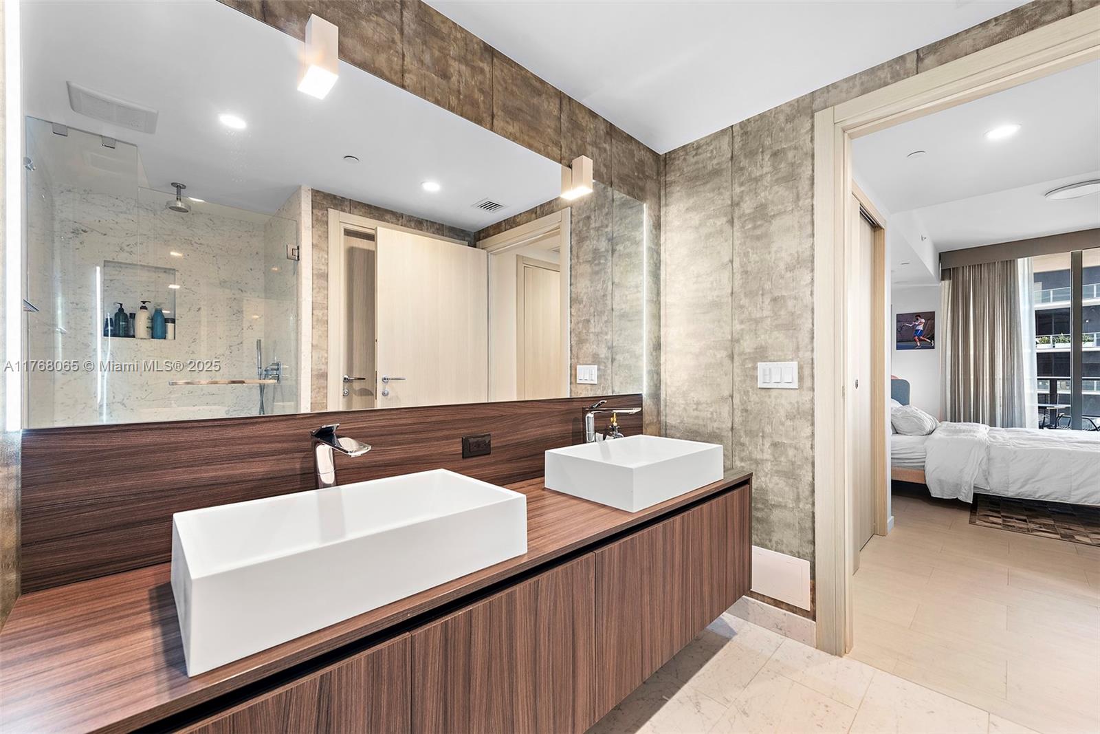 1000 Brickell Plz # 4705