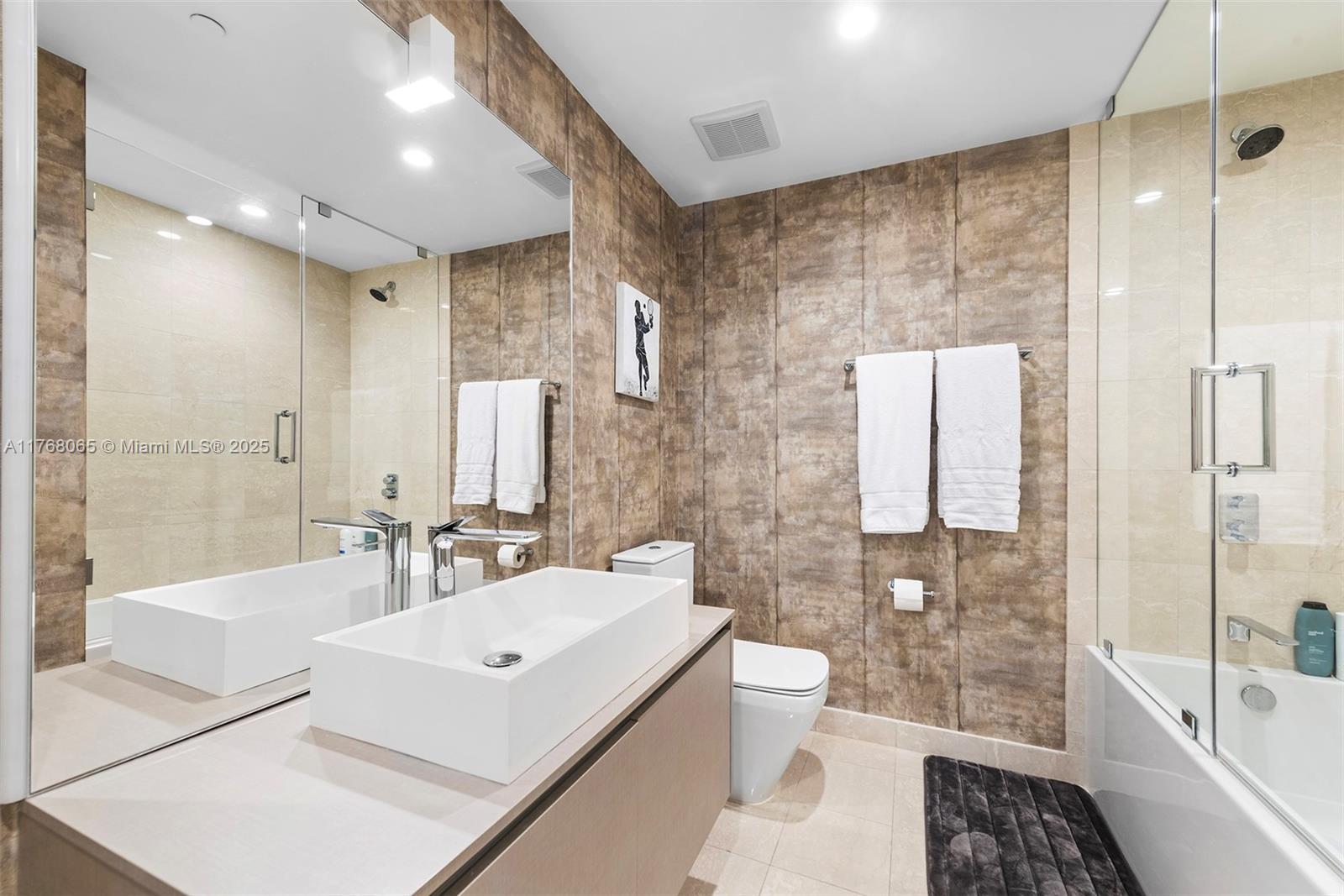 1000 Brickell Plz # 4705