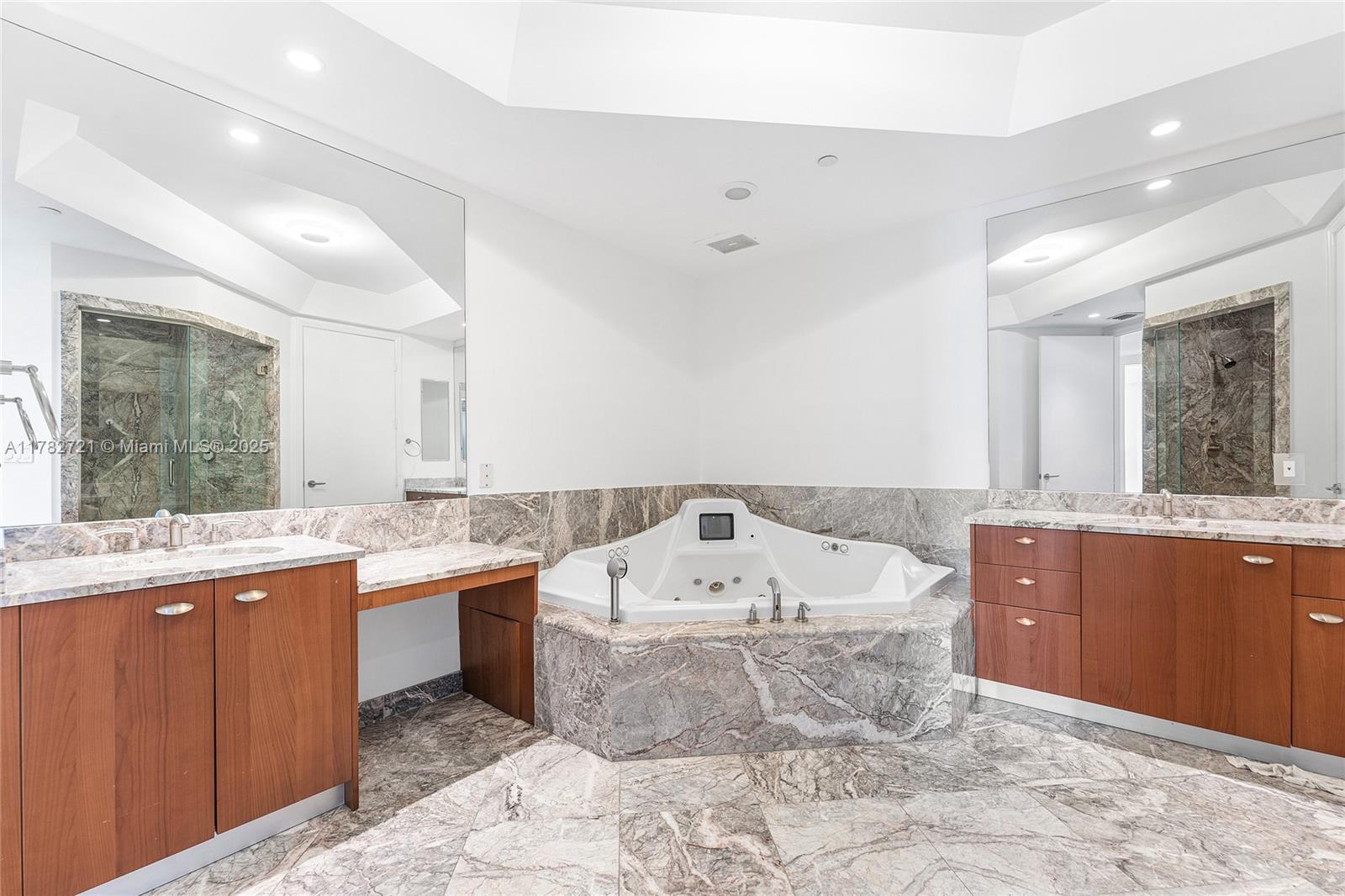 16047 COLLINS # 3002