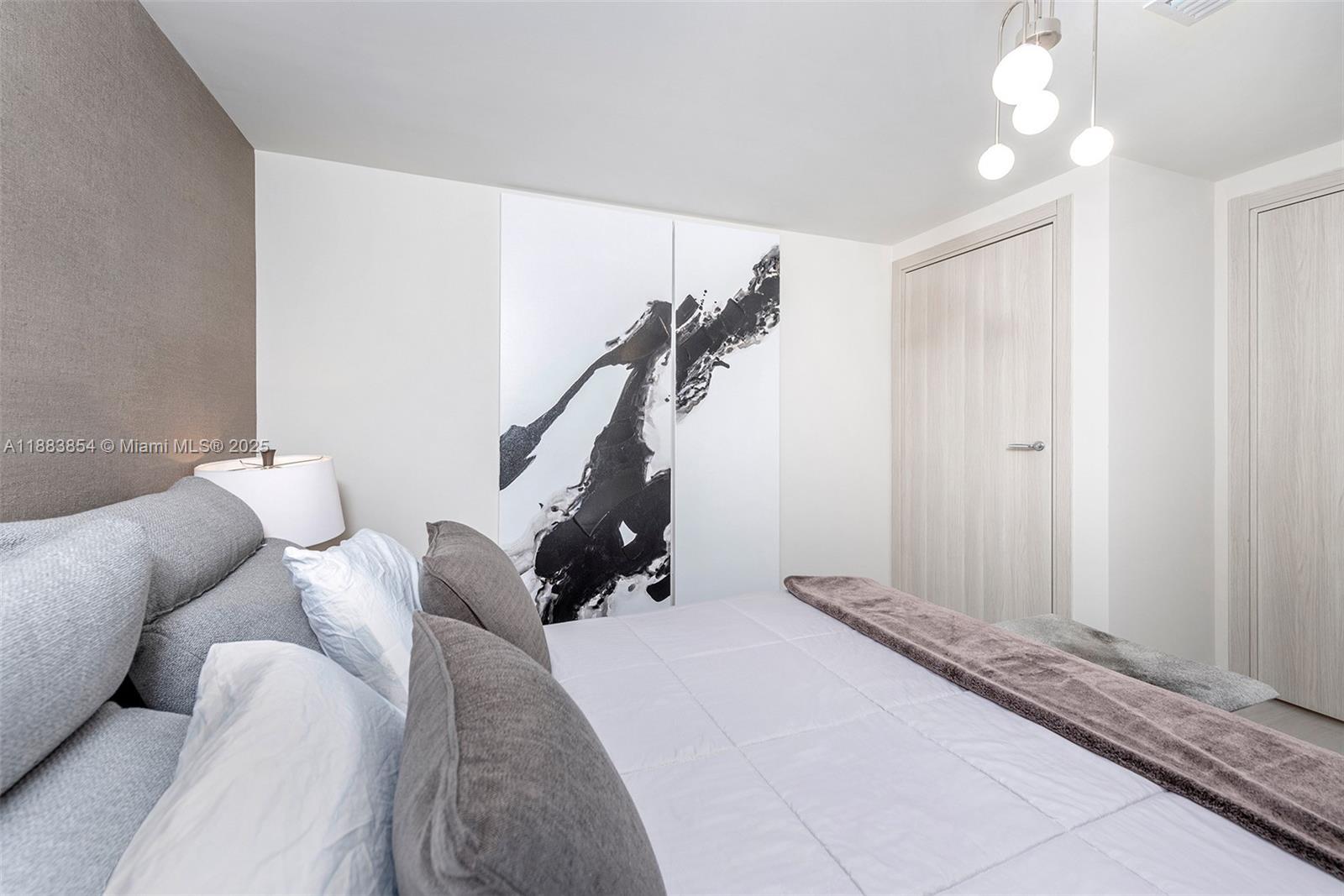 1000 Brickell Plz # 4005