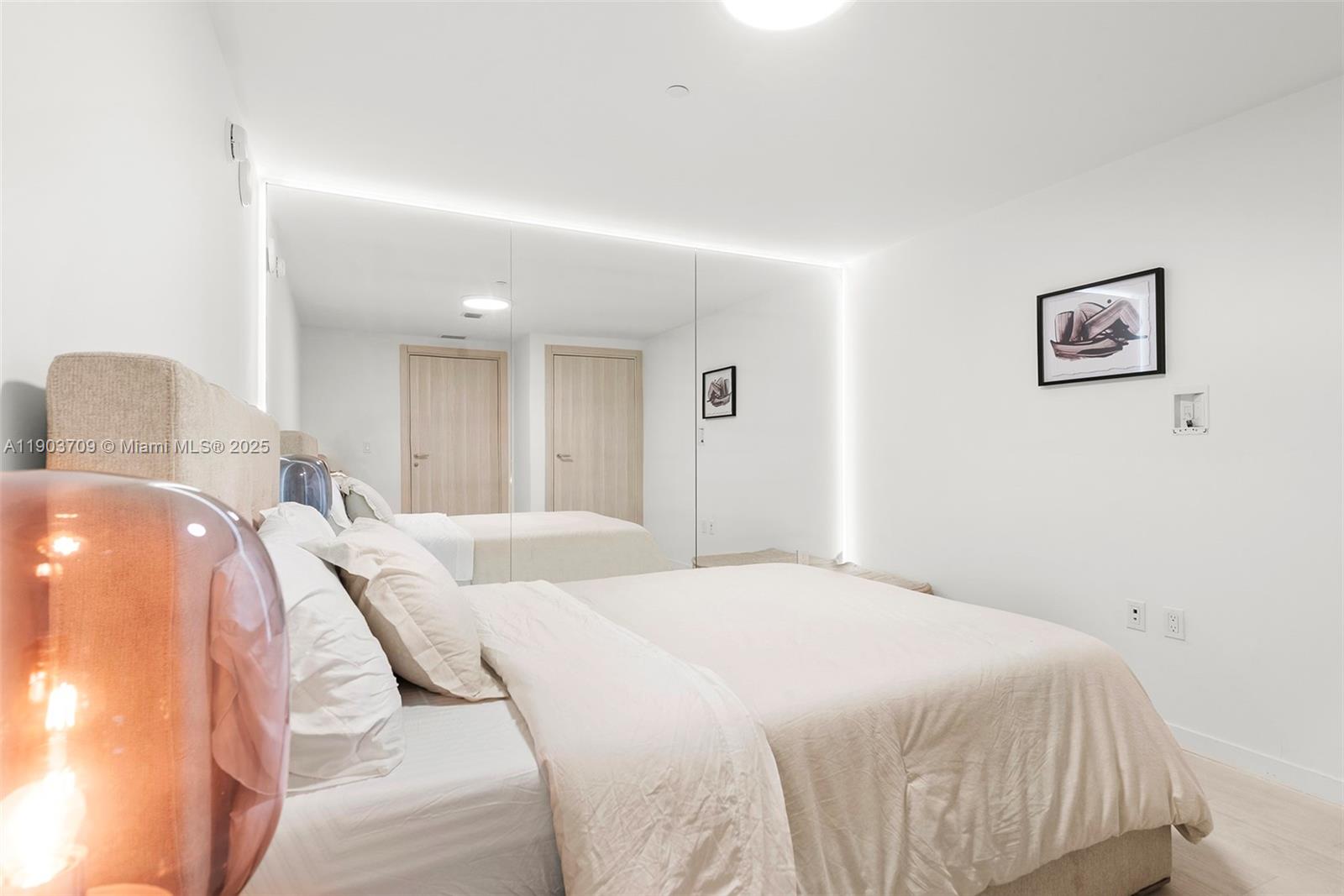 1000 Brickell Plz # 4705, Miami Unit: 4705