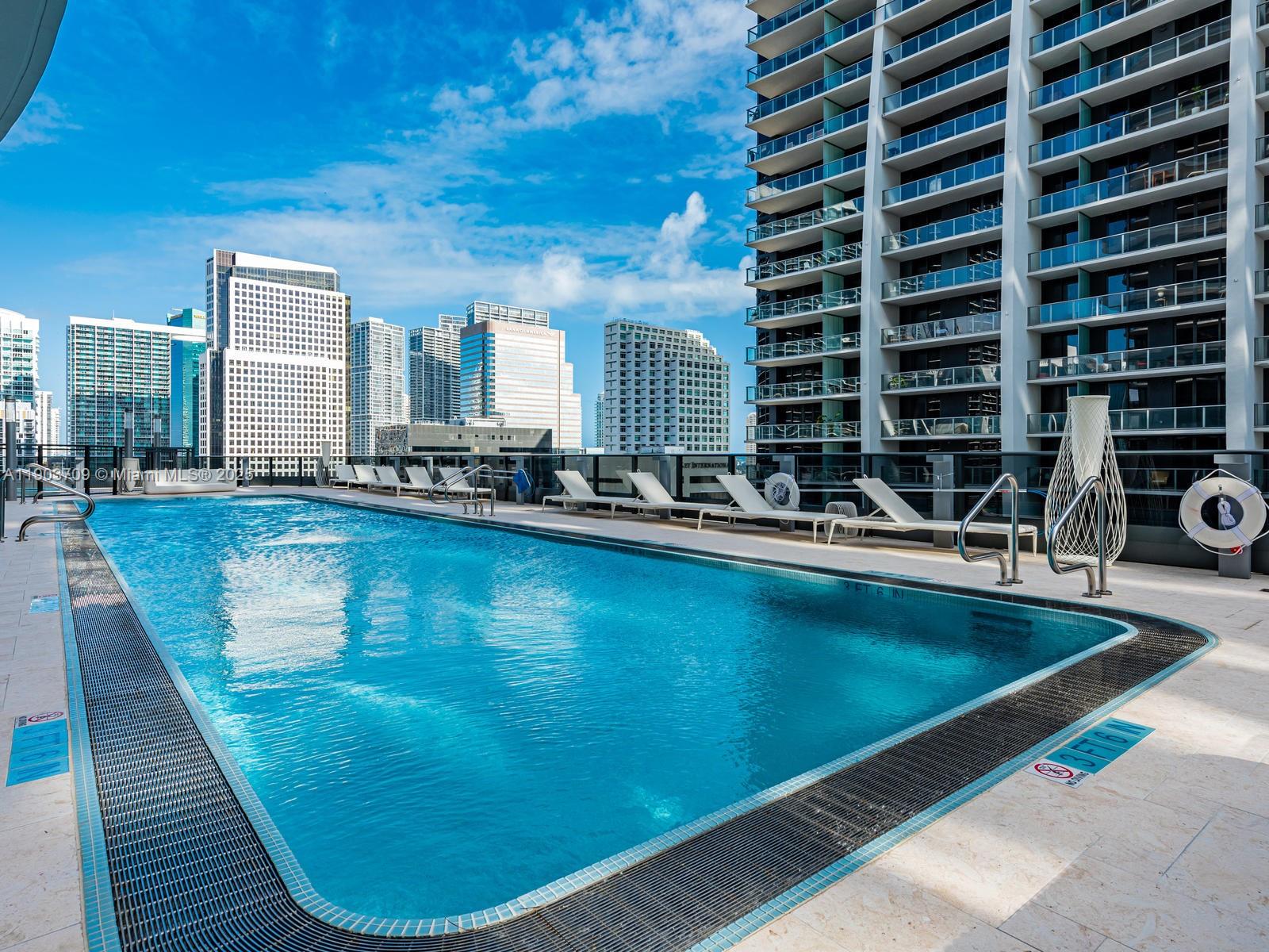 1000 Brickell Plz # 4705, Miami Unit: 4705