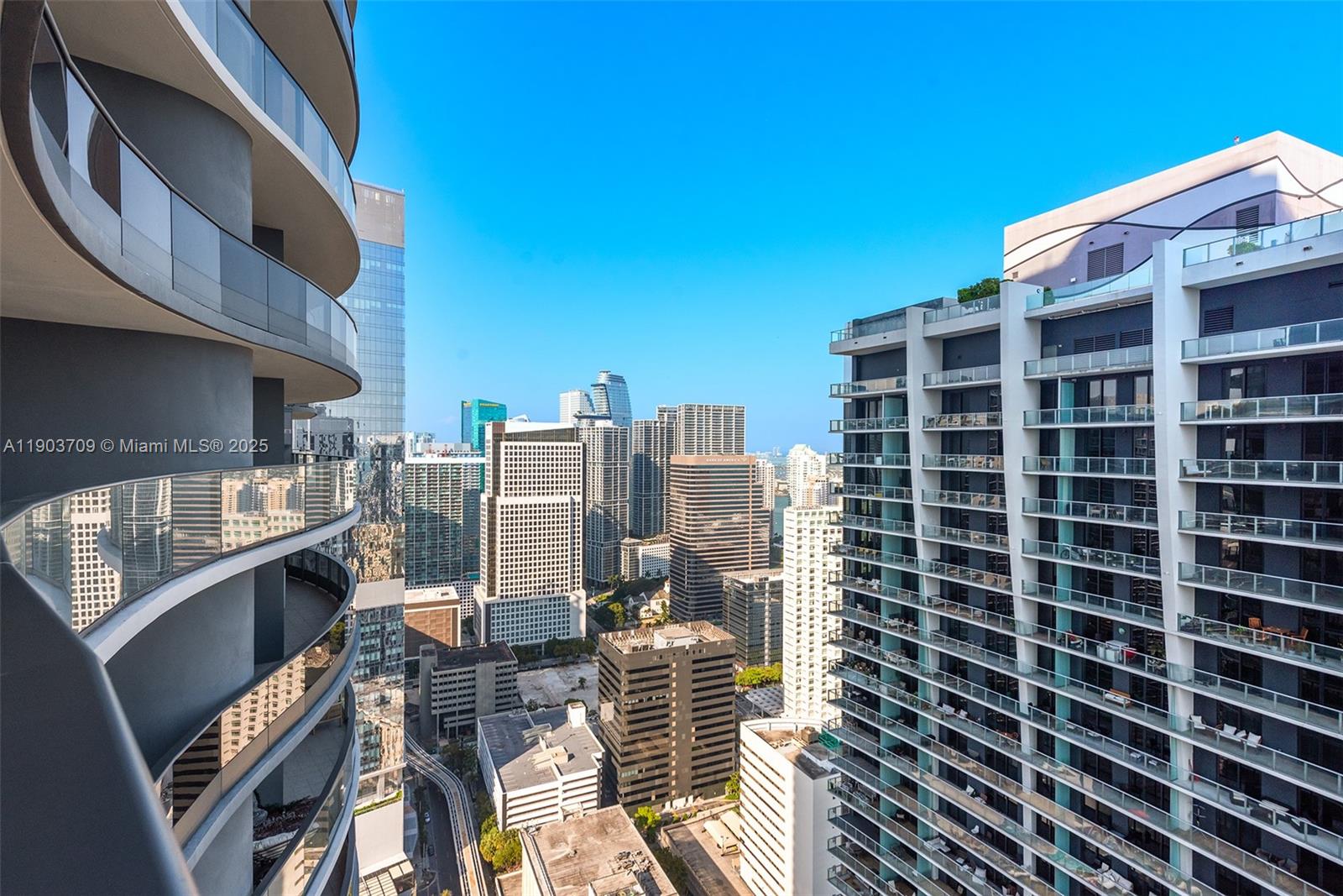 1000 Brickell Plz # 4705, Miami Unit: 4705