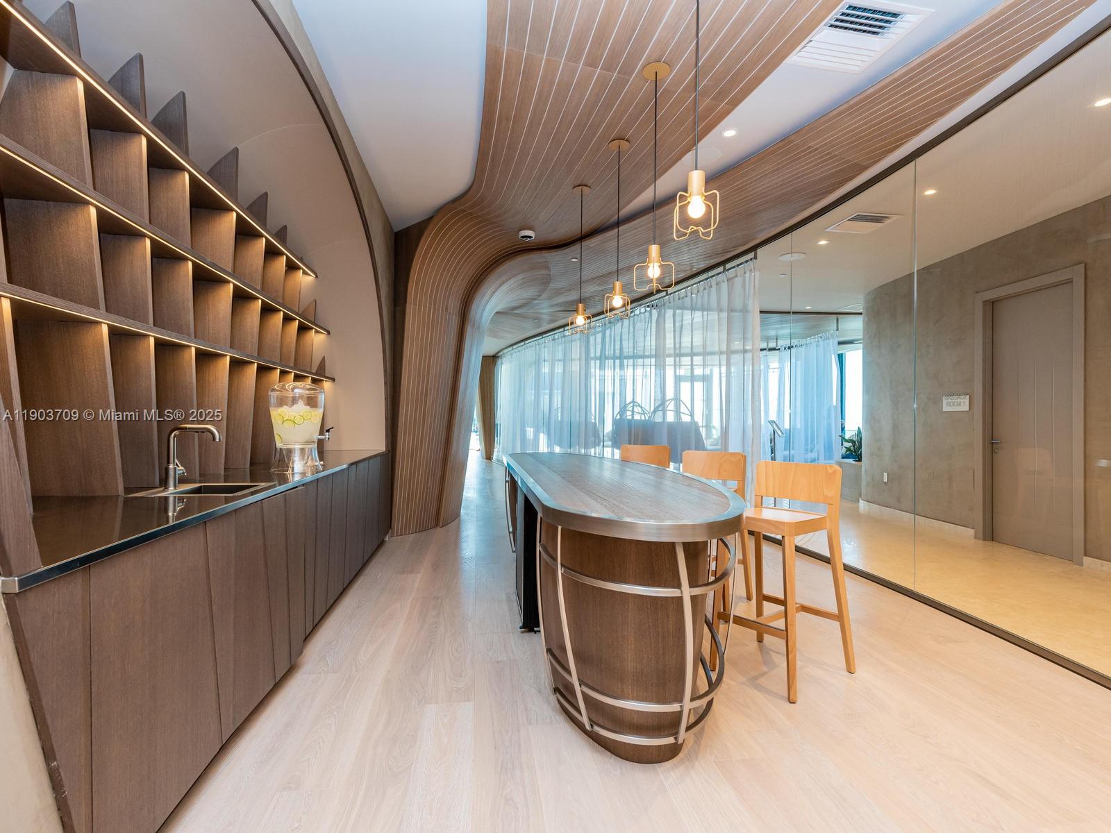 1000 Brickell Plz # 4705, Miami Unit: 4705