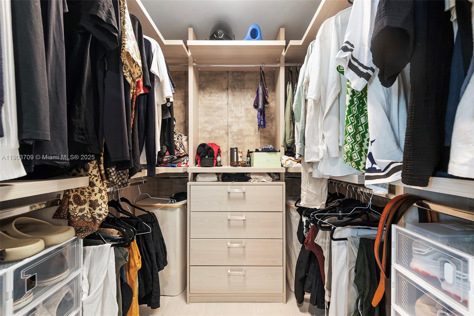 1000 Brickell Plz # 4705, Miami Unit: 4705