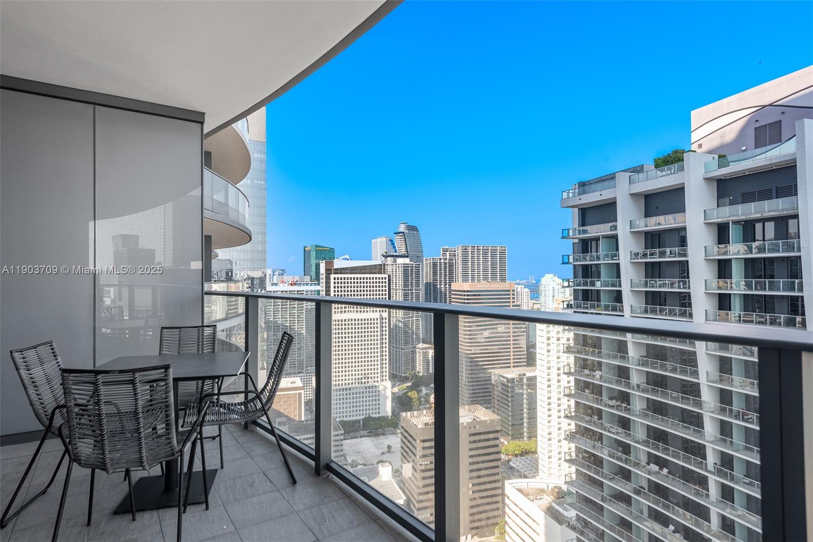 1000 Brickell Plz # 4705, Miami Unit: 4705
