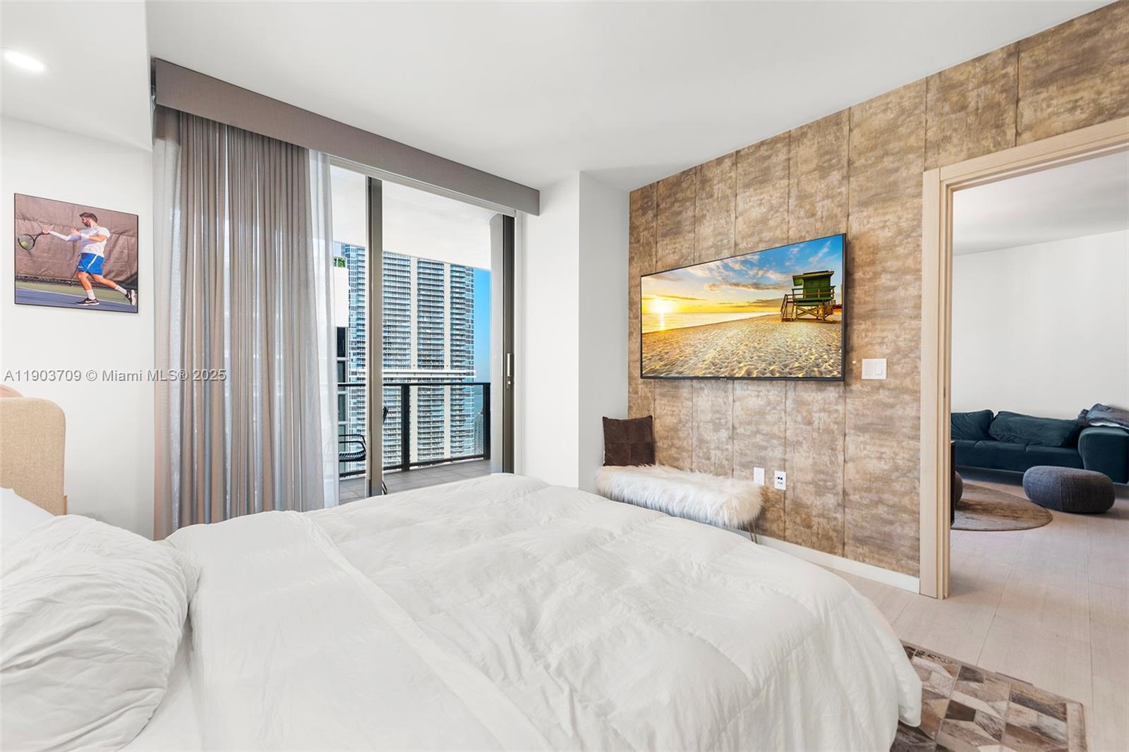 1000 Brickell Plz # 4705, Miami Unit: 4705