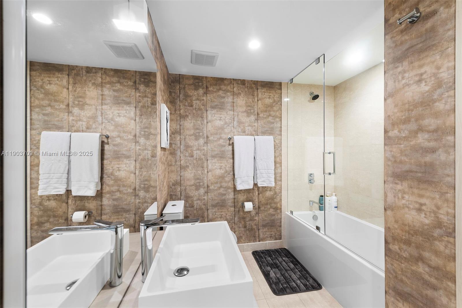 1000 Brickell Plz # 4705, Miami Unit: 4705