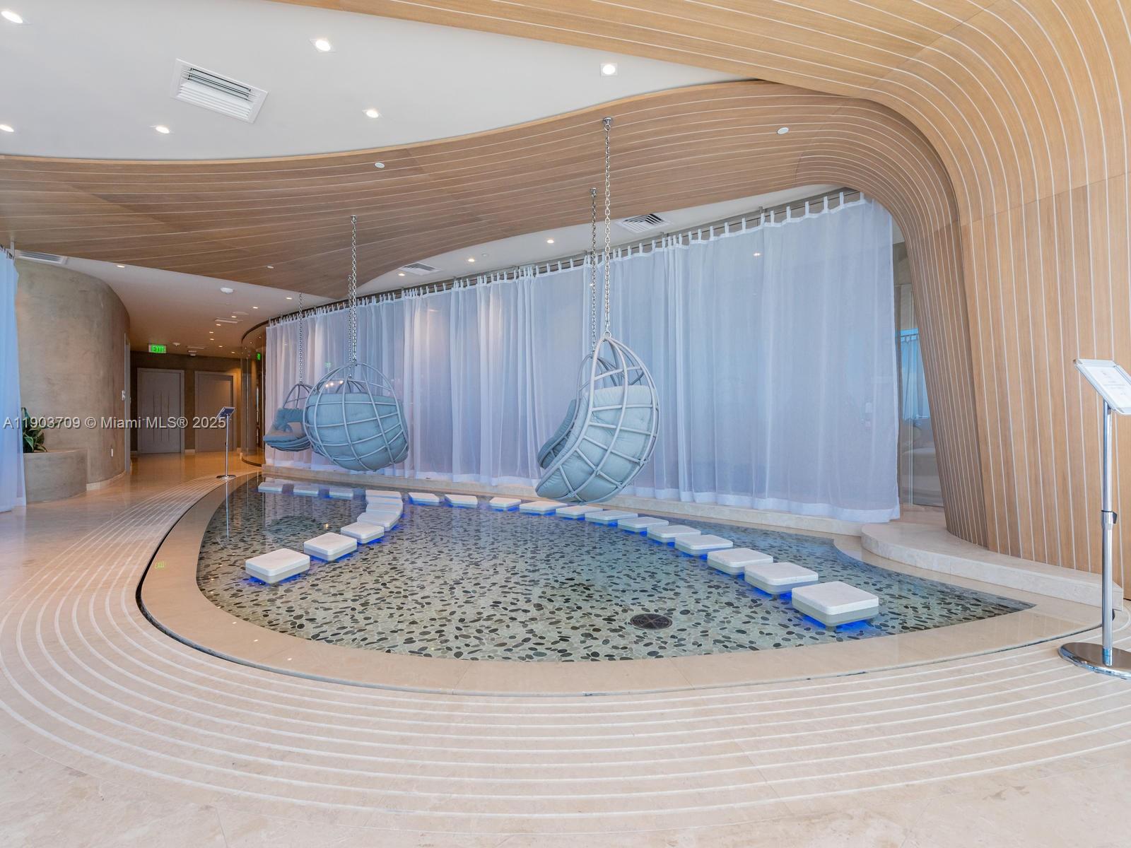 1000 Brickell Plz # 4705, Miami Unit: 4705