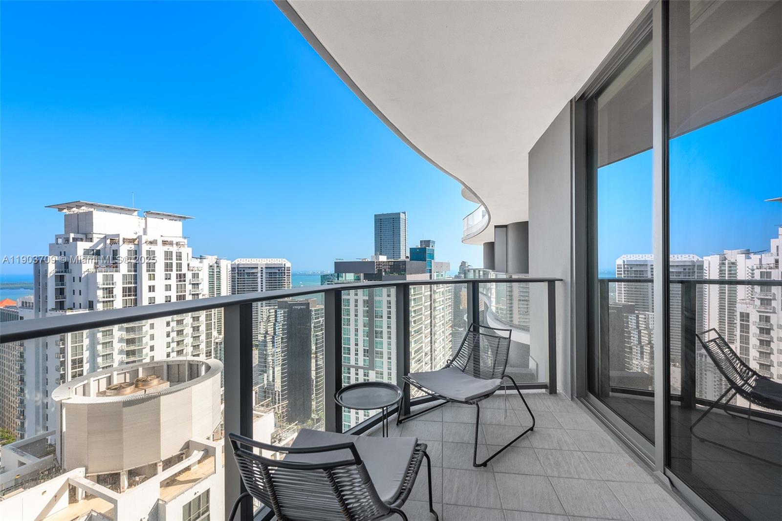 1000 Brickell Plz # 4705, Miami Unit: 4705