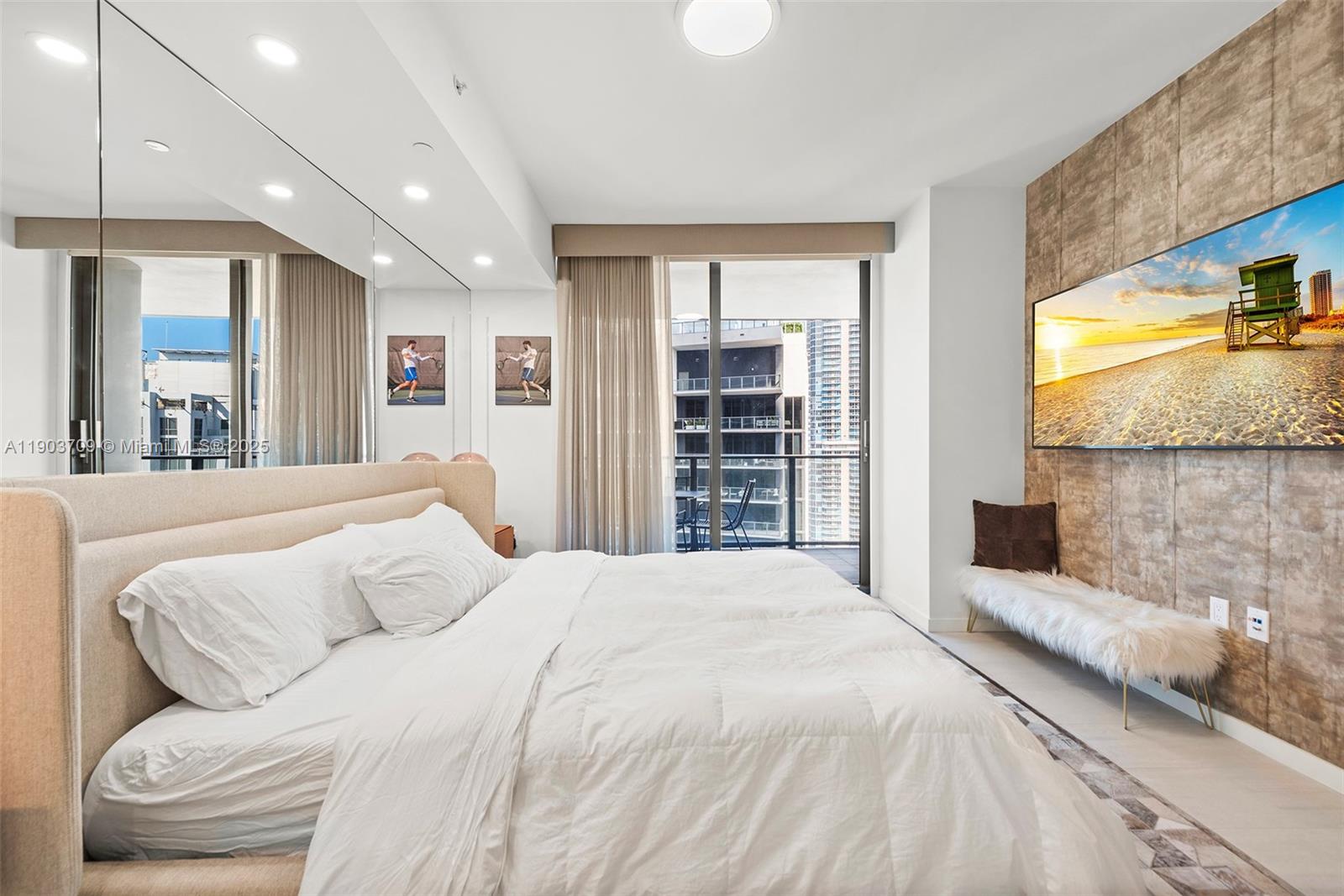 1000 Brickell Plz # 4705, Miami Unit: 4705