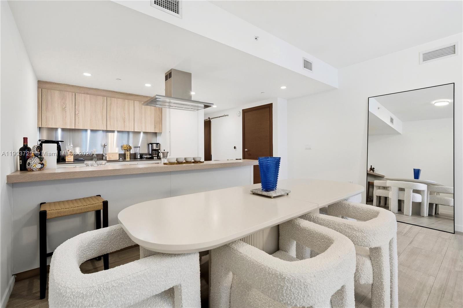 1000 Brickell Plz # 2805, Miami Unit: 2805