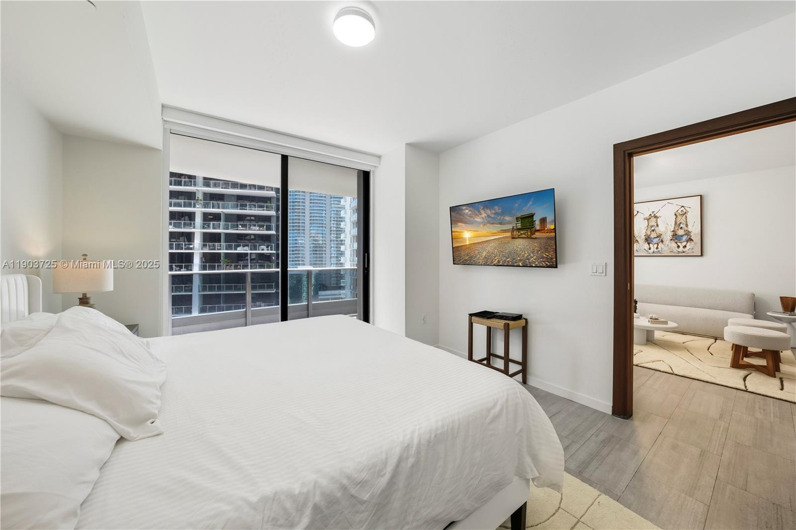 1000 Brickell Plz # 2805, Miami Unit: 2805