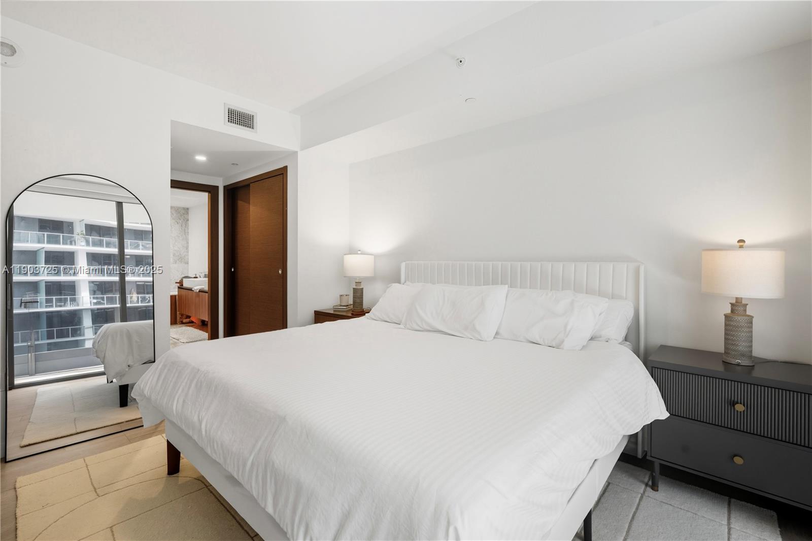 1000 Brickell Plz # 2805, Miami Unit: 2805