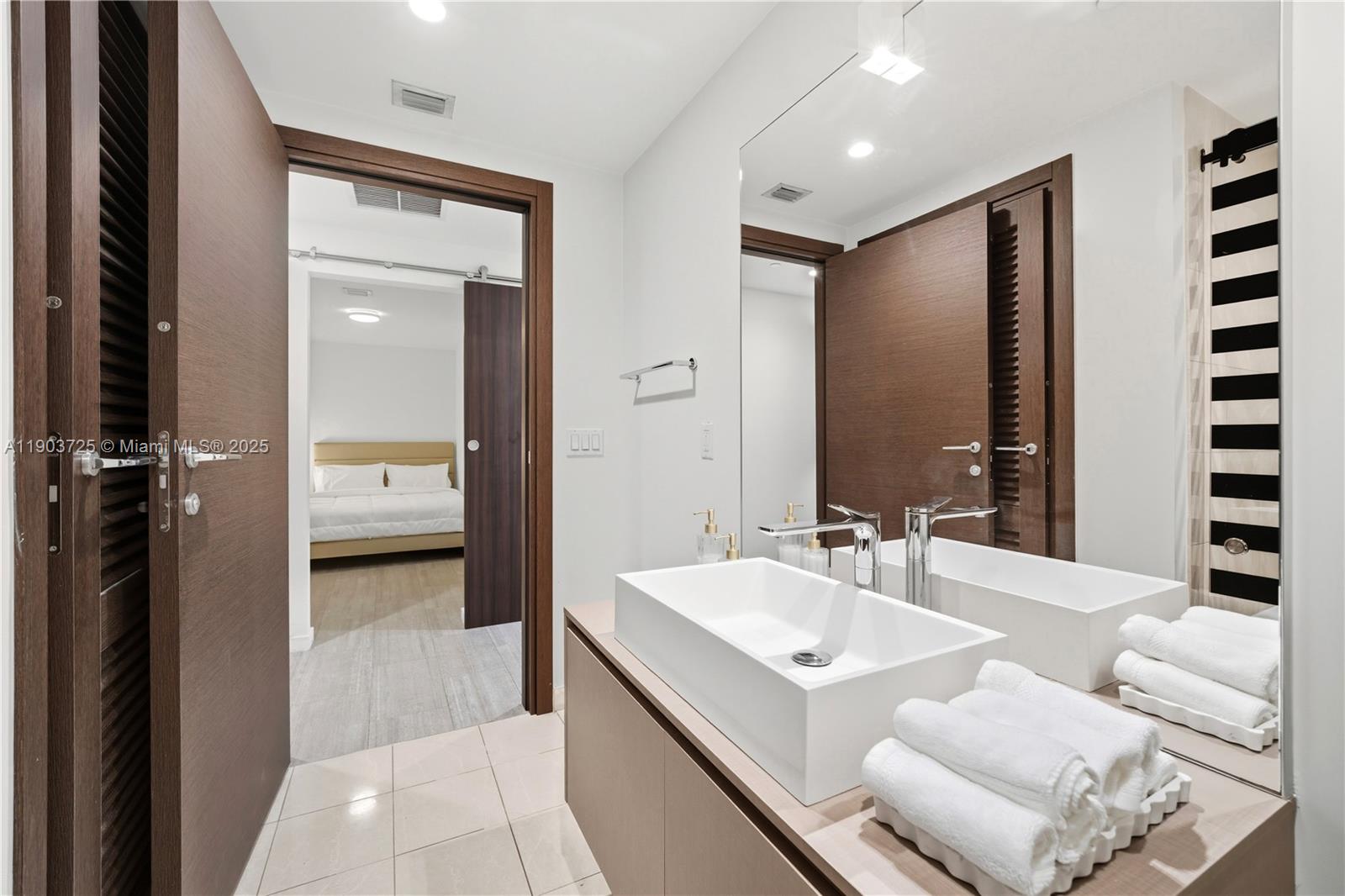 1000 Brickell Plz # 2805, Miami Unit: 2805