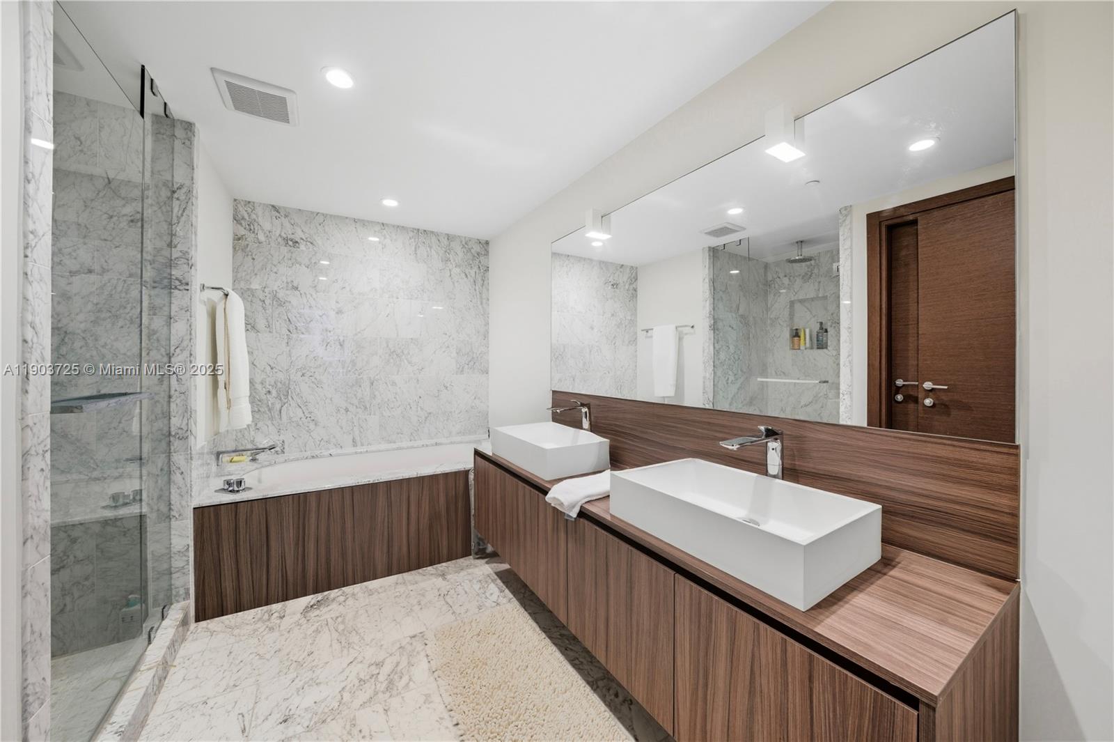 1000 Brickell Plz # 2805, Miami Unit: 2805