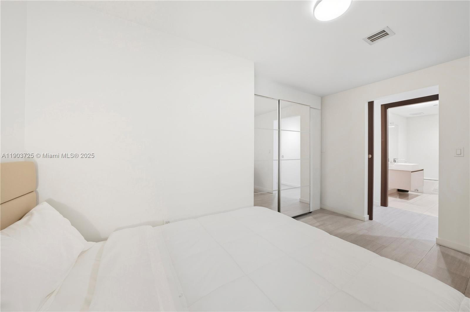 1000 Brickell Plz # 2805, Miami Unit: 2805